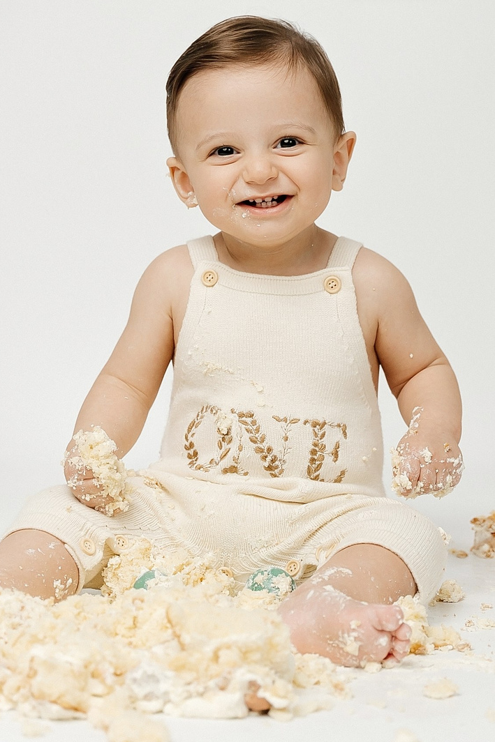 Cake smash outfits for boys. Newborn and family photographer. Hills District. Sydney