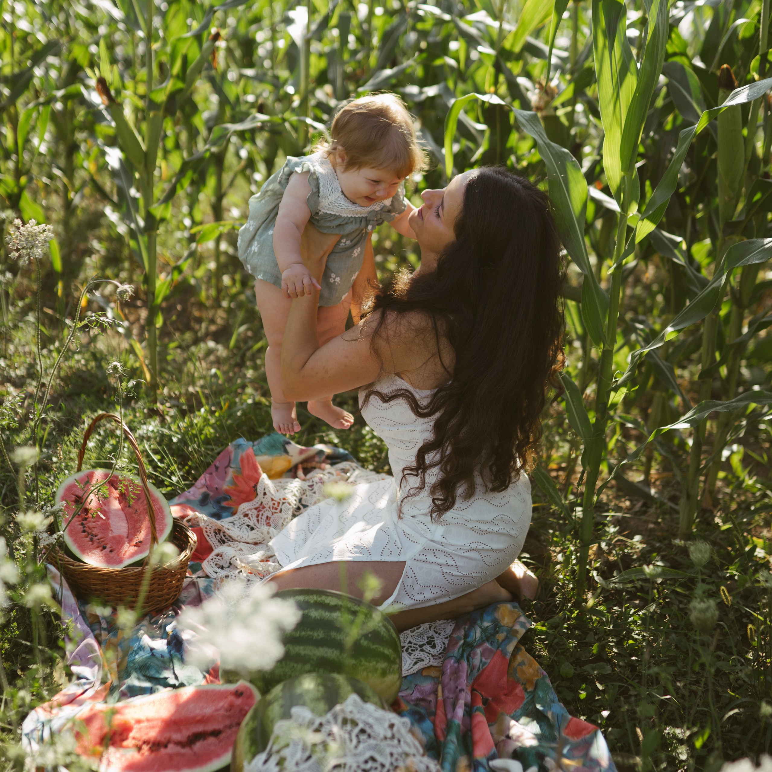 Ce Ofer: Artă, Conectare și Sprijin | Mădălina Beda. Madalina Beda- Artist vizual, fotograf, doula la nastere, consultant babywearing Brasov si in toata tara