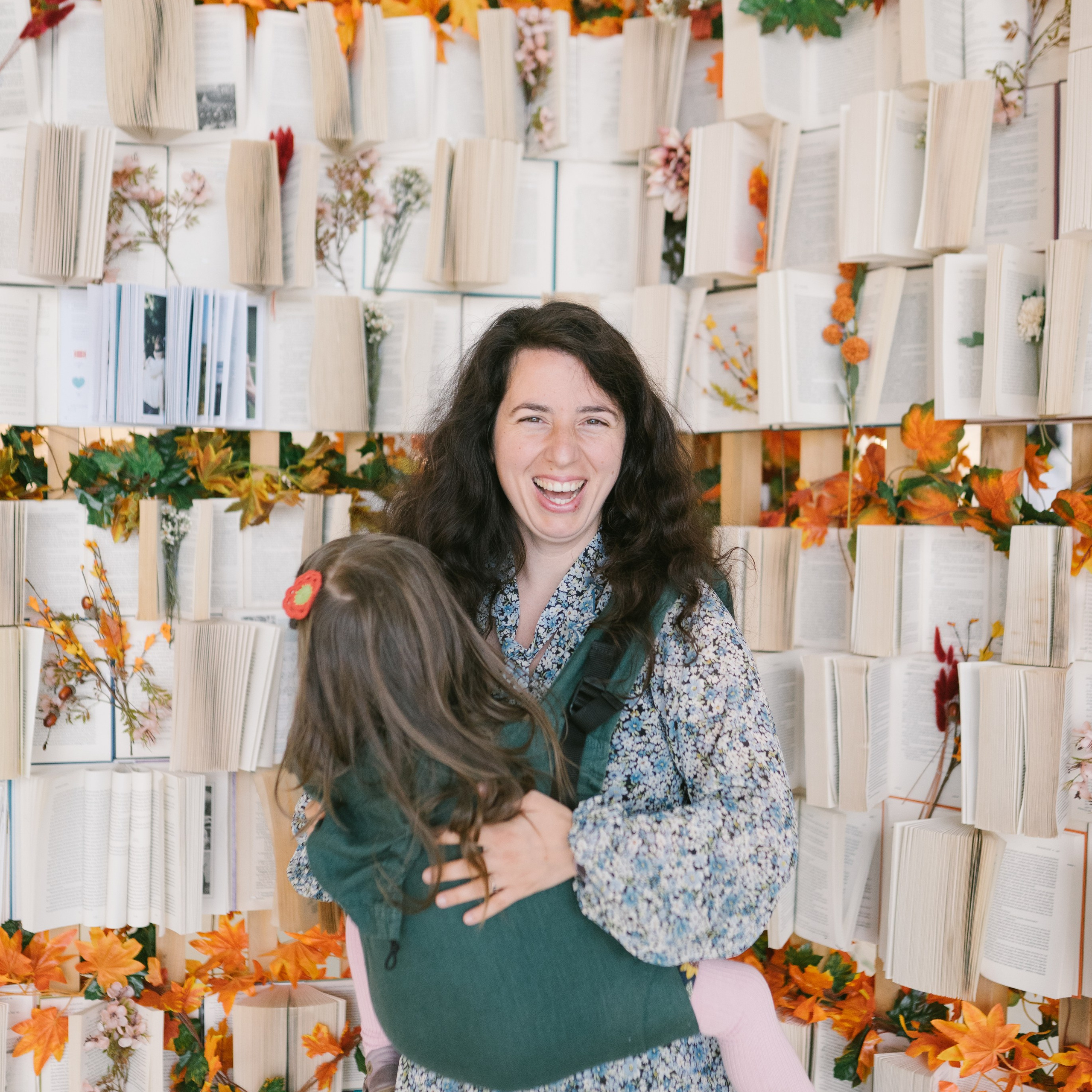 Ce Ofer: Artă, Conectare și Sprijin | Mădălina Beda. Madalina Beda- Artist vizual, fotograf, doula la nastere, consultant babywearing Brasov si in toata tara