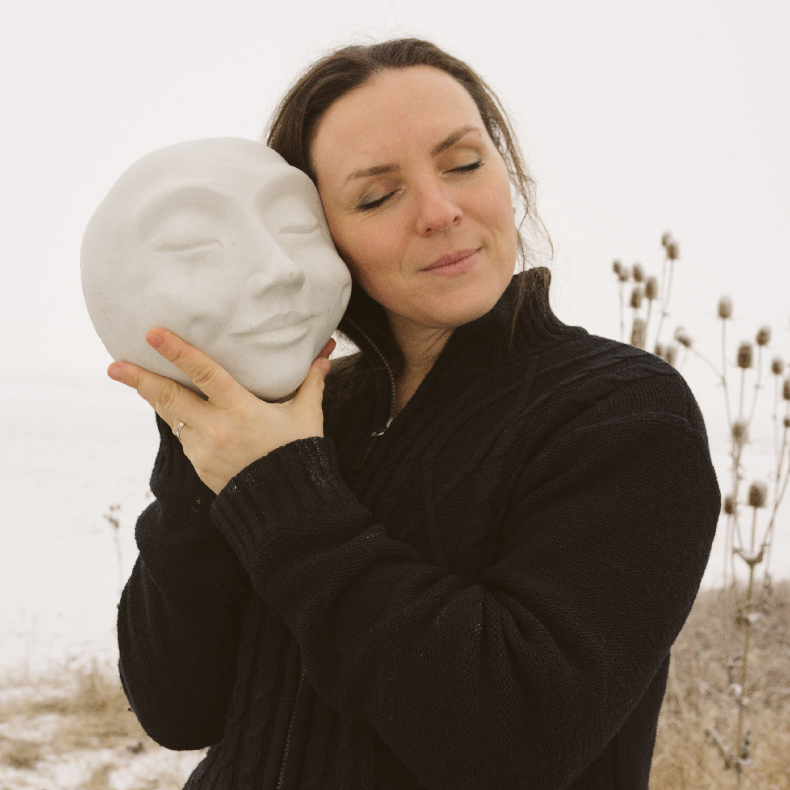 Ce Ofer: Artă, Conectare și Sprijin | Mădălina Beda. Madalina Beda- Artist vizual, fotograf, doula la nastere, consultant babywearing Brasov si in toata tara