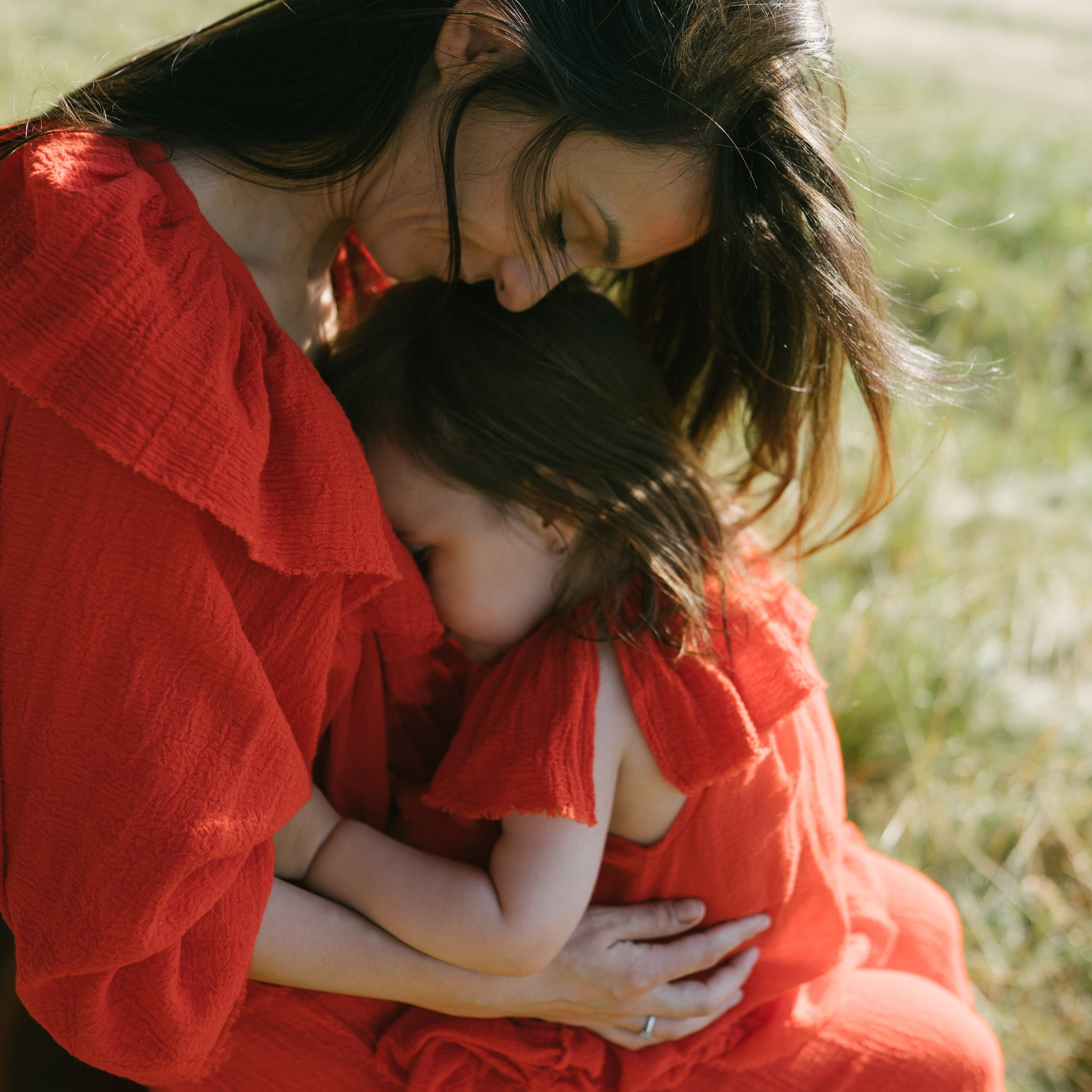 Ce Ofer: Artă, Conectare și Sprijin | Mădălina Beda. Madalina Beda- Artist vizual, fotograf, doula la nastere, consultant babywearing Brasov si in toata tara