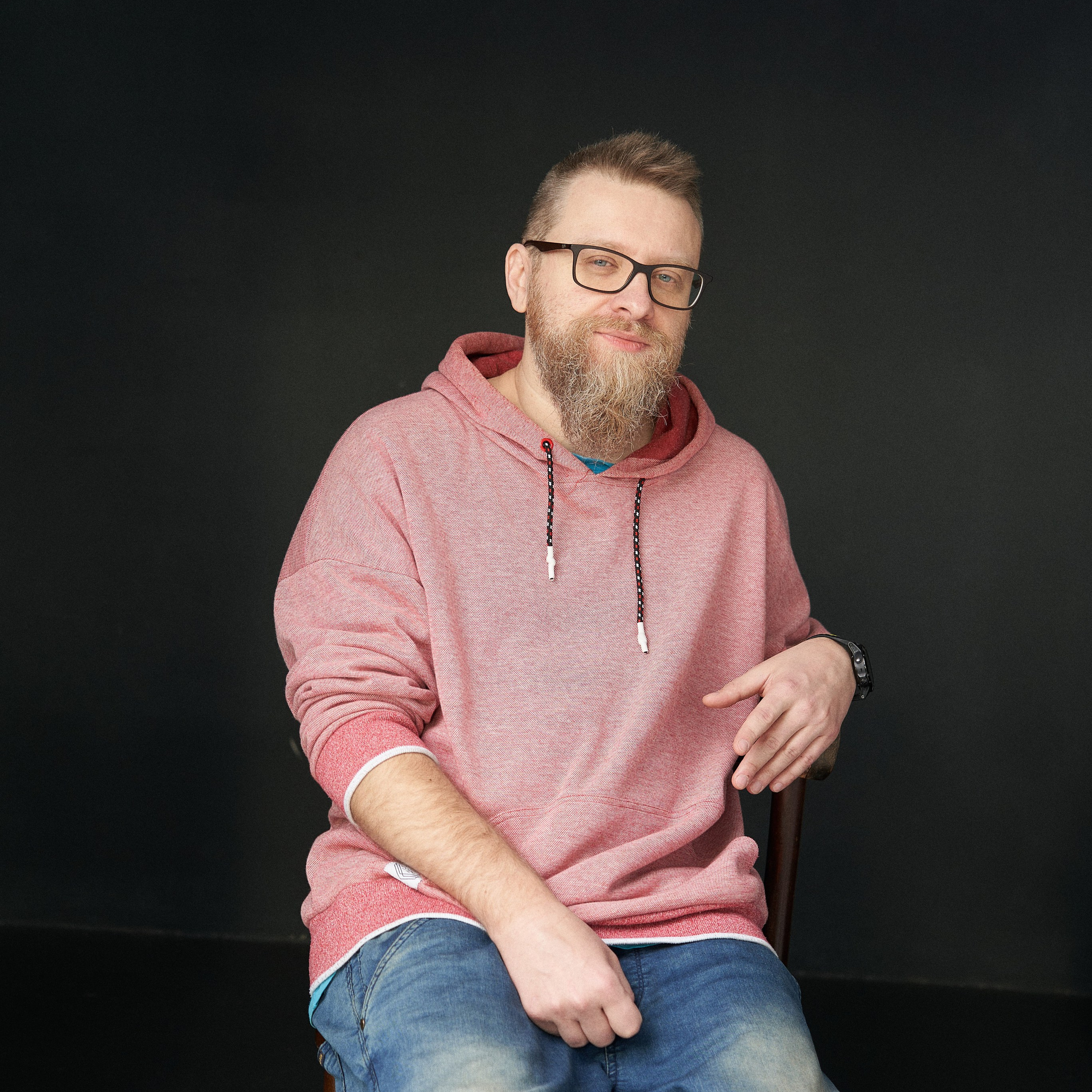 LUMA 3D studio contact. Boutique 3D product pack-shot Studio