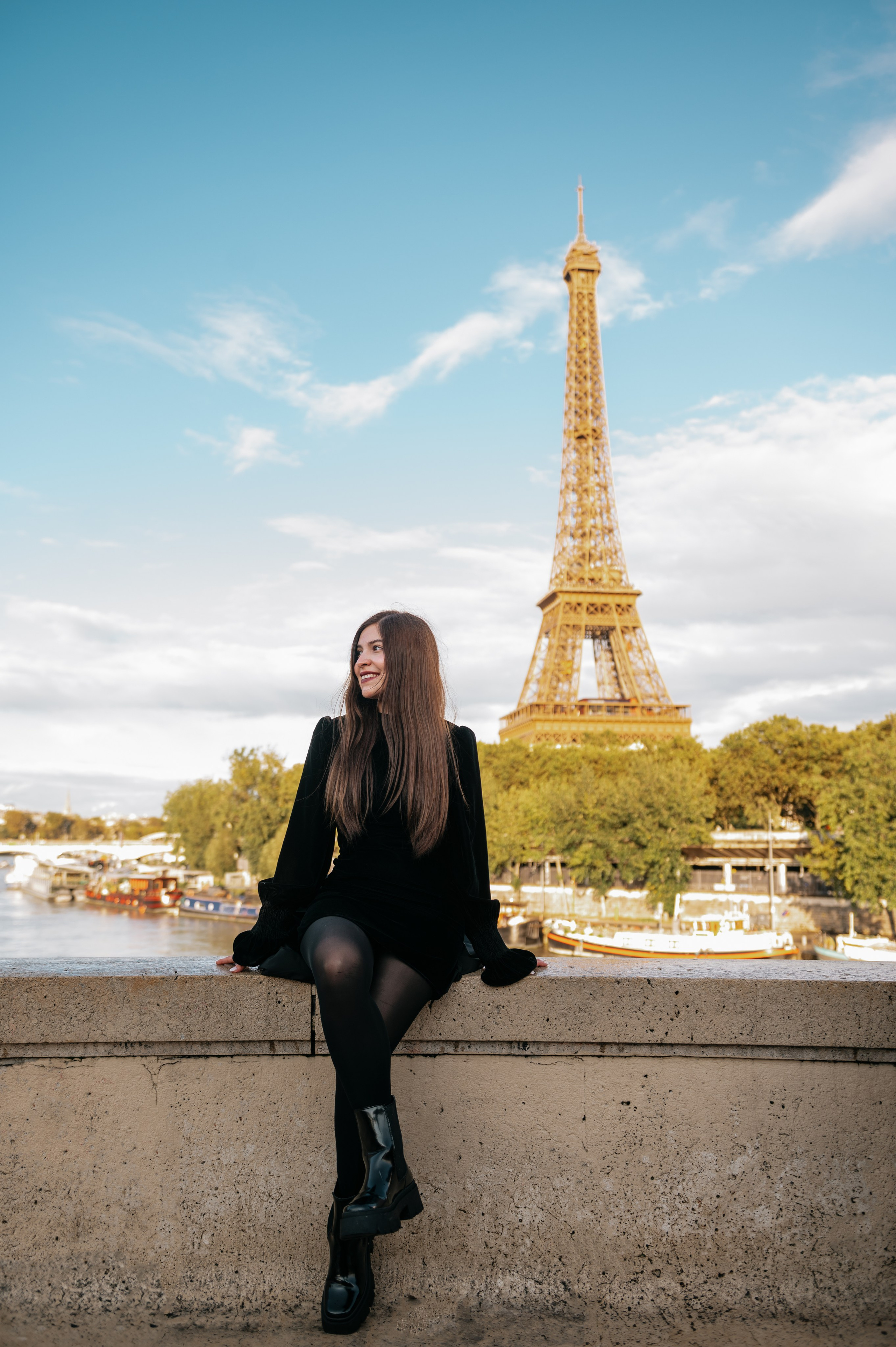Book your photoshoot in PARIS. Photographer in Rome