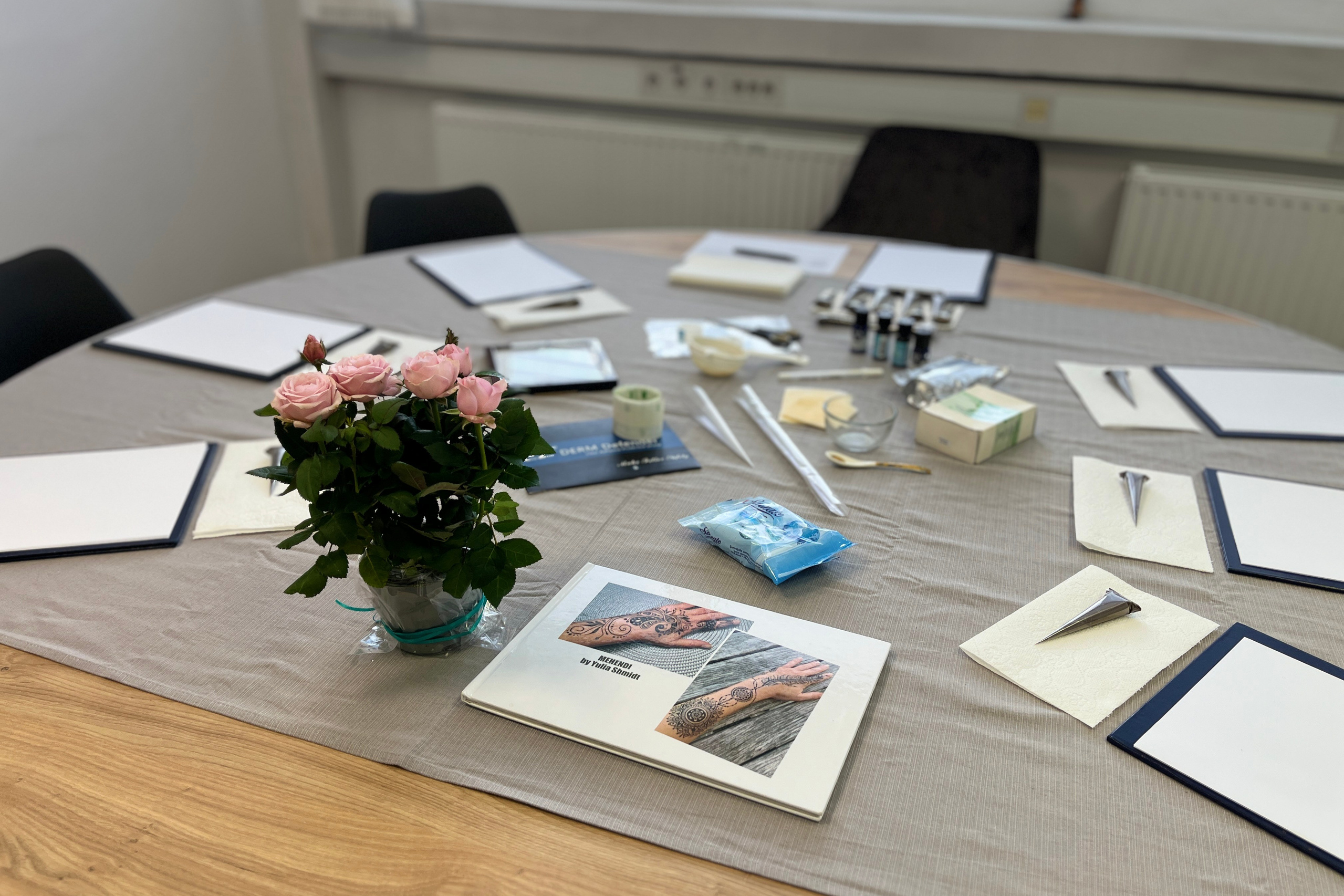 On-line tečaj poslikave s kano. Numerologija. Nevrografika. Delavnice