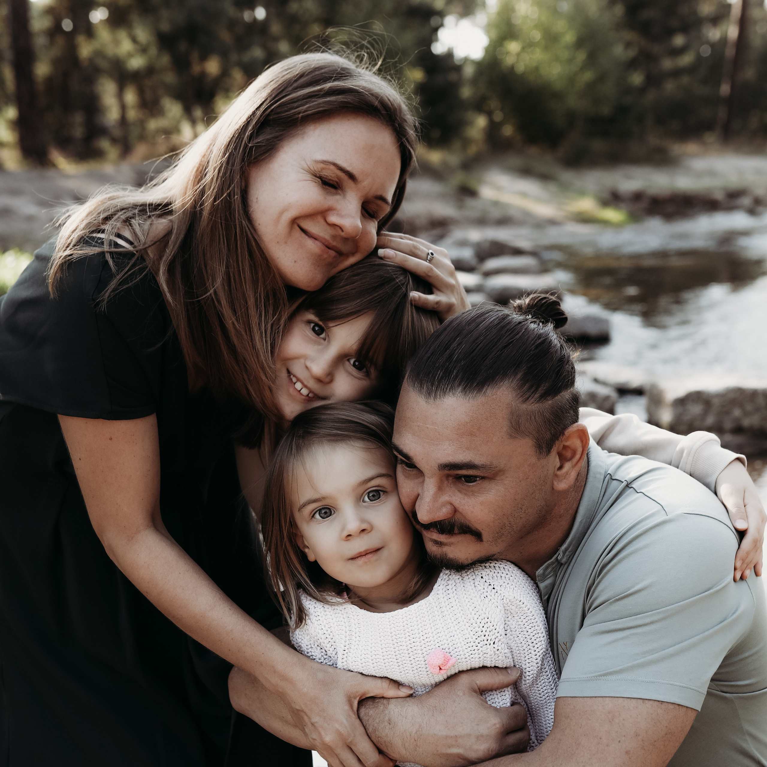 Newborn Homestory Fotoshooting Mannheim – entspanntes Fotoshooting mit Neugeborenem