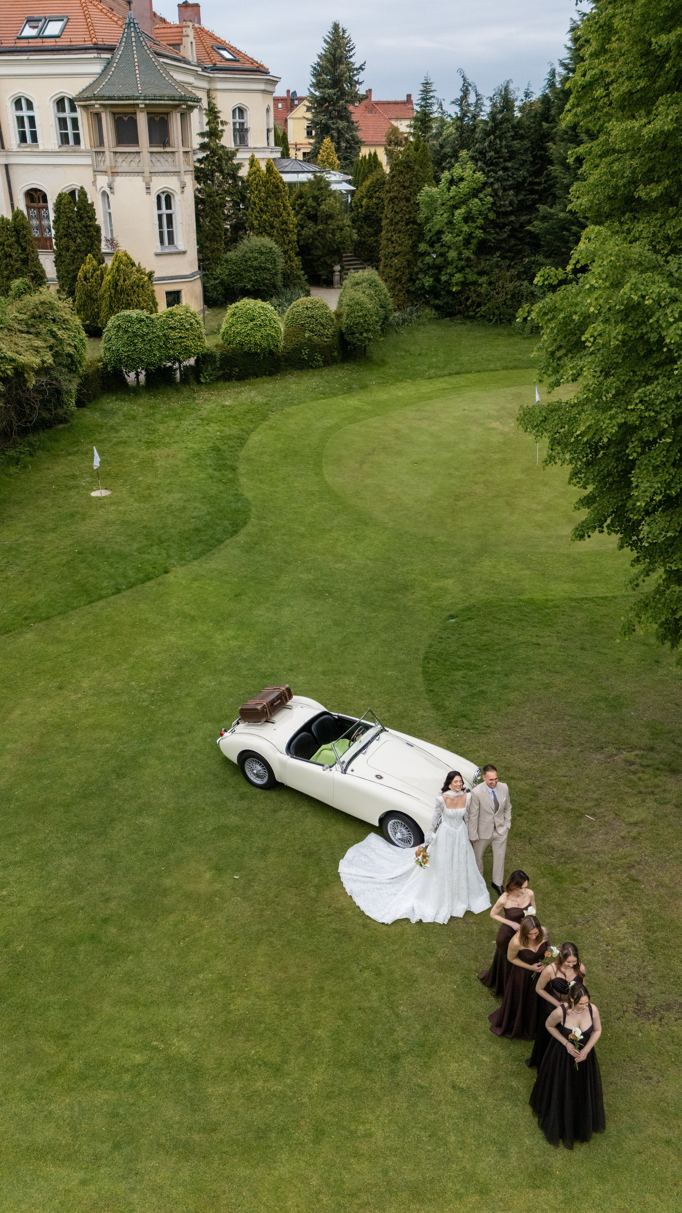 Wedding Car Photoshoot Ideas: Examples in Europe