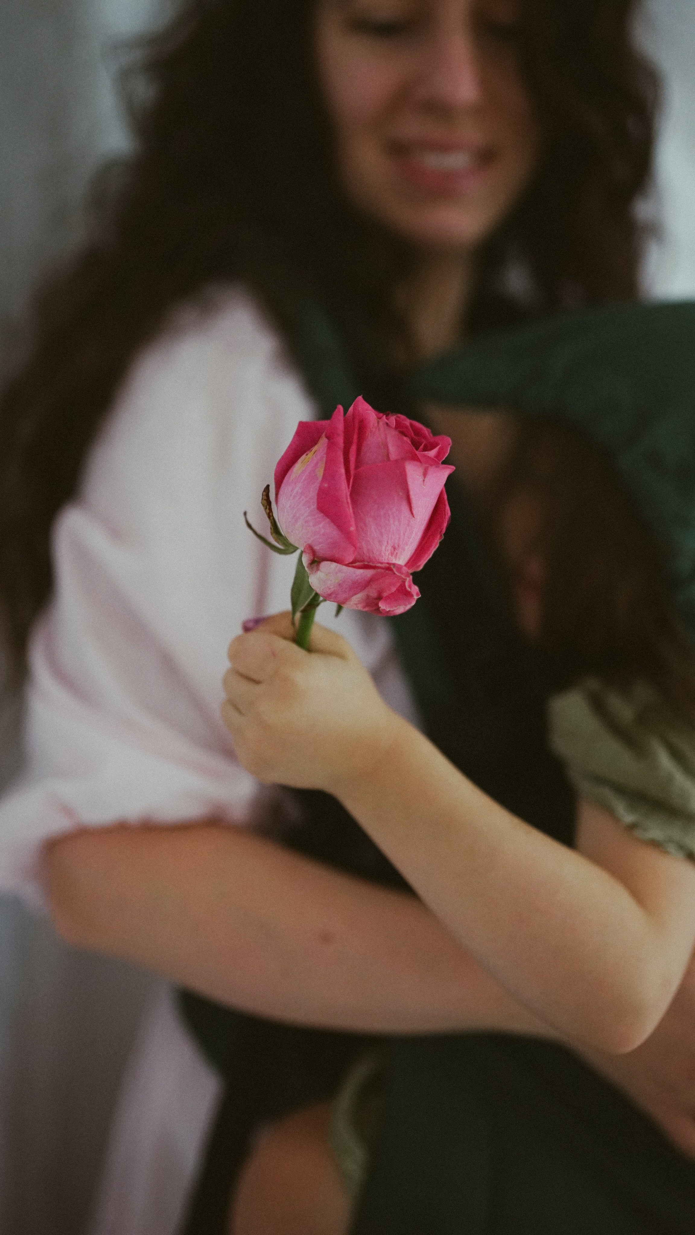 Bebelușul la Piept: Mărțișorul Părinților | Mădălina Beda. Madalina Beda- Artist vizual, fotograf, doula la nastere, consultant babywearing Brasov si in toata tara