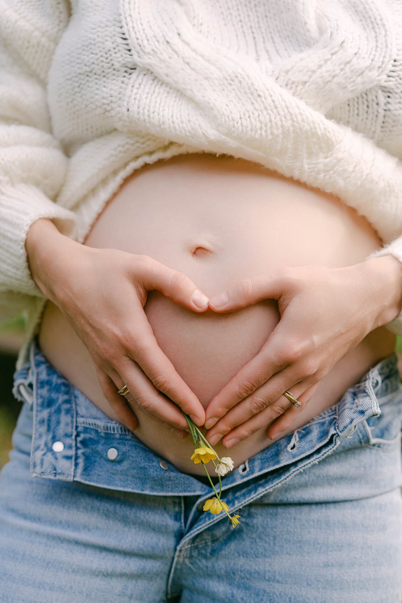 Photographer for Pregnancy in Munich, nature inspired. Inna Zaytseva Photography | Fotografin in München | Content Creation