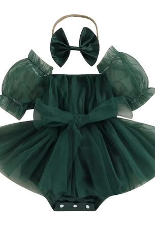 Cake smash outfits for girls. Newborn and family photographer. Hills District. Sydney