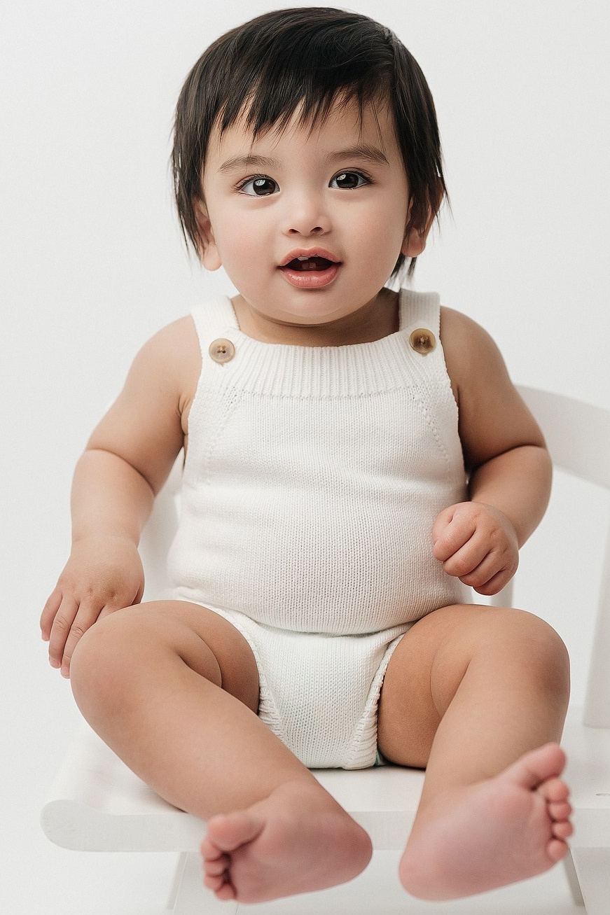 Cake smash outfits for boys. Newborn and family photographer. Hills District. Sydney