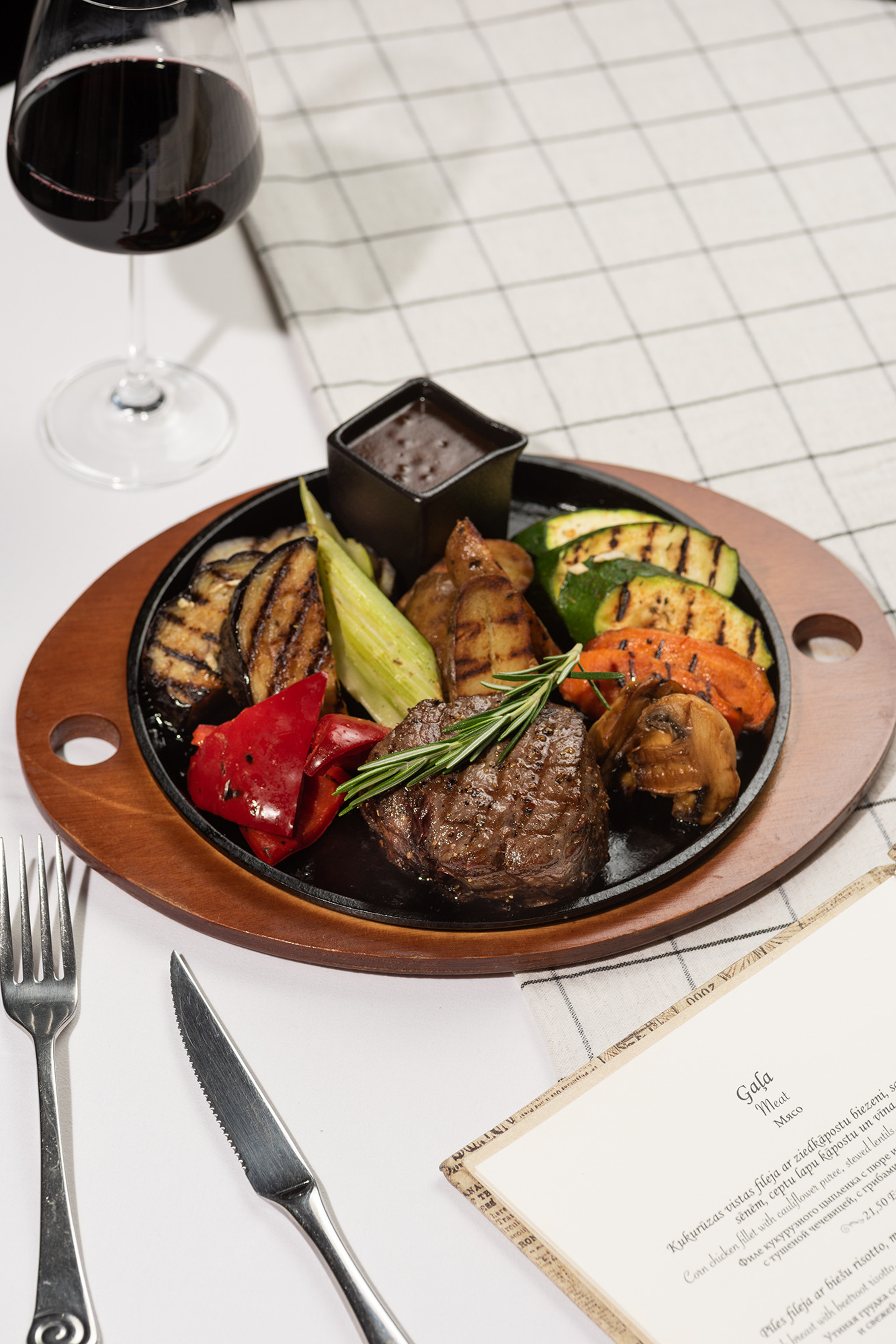 Restorāns Čemodāns menu & styling