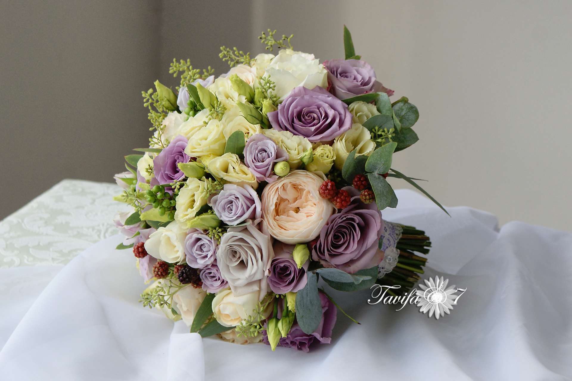 Līgavas pušķis violeta toņos