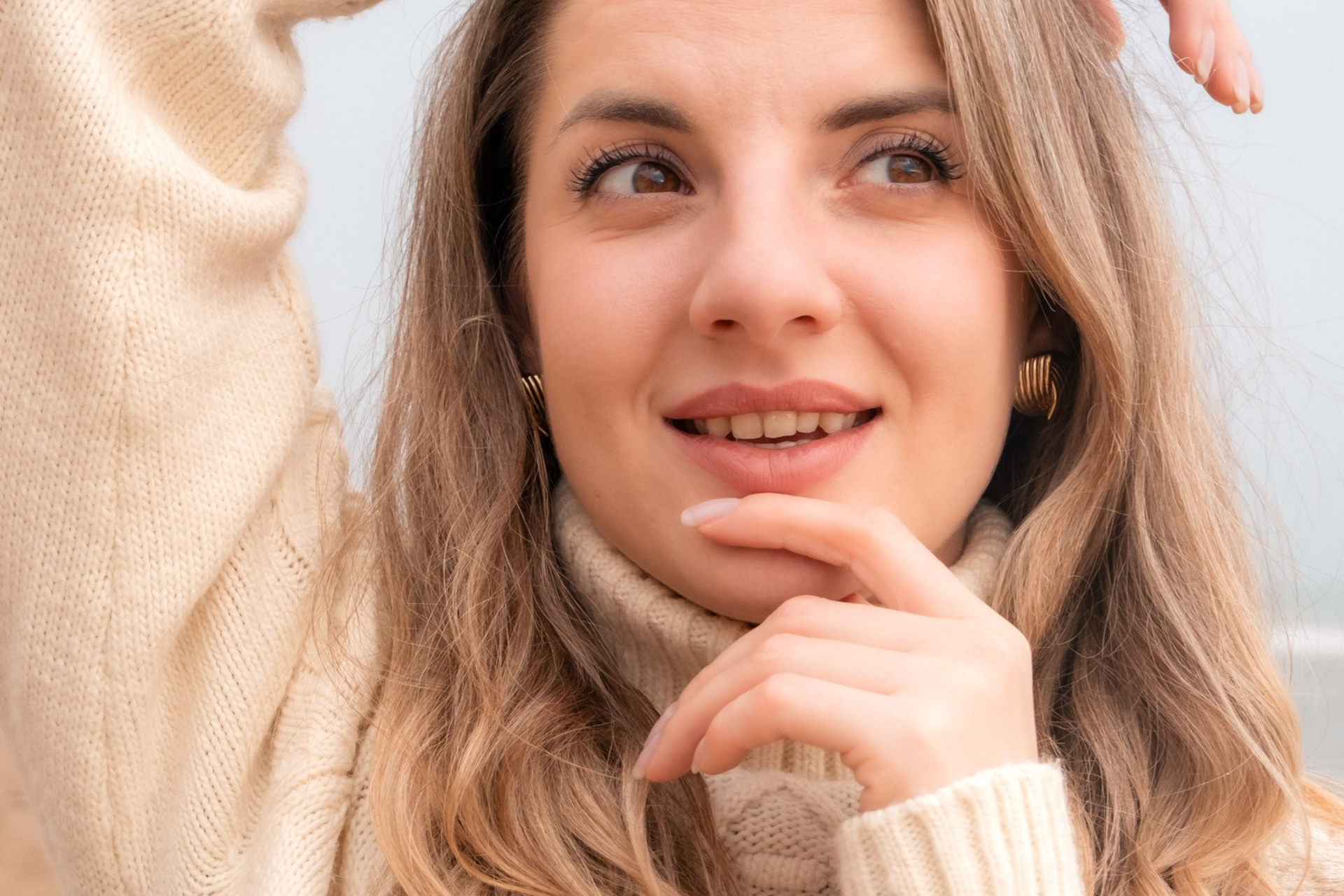 Retrato femenino junto al&nbsp;mar