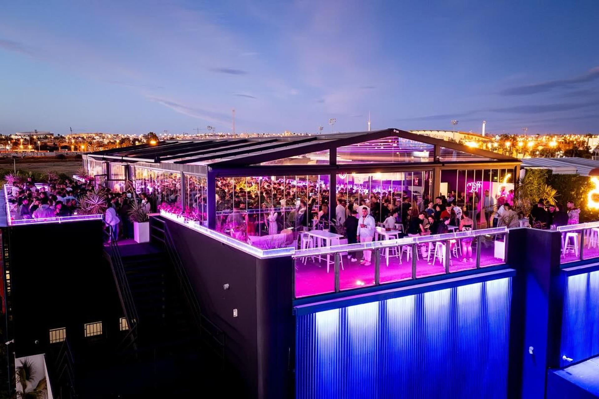 Где отдохнуть в Торревьехе — лучшие бары, клубы и концертные залы | FOTKAI