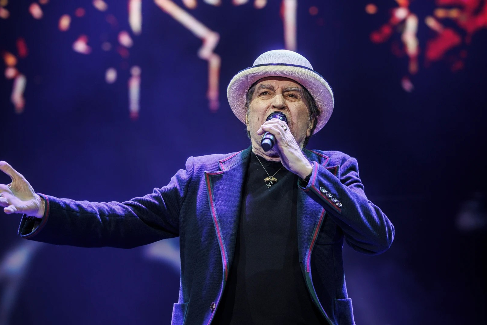 Lola Índigo Reveals the Behind-the-Scenes of Her Biggest Tour Yet in a New Documentary on RTVE | FOTKAI