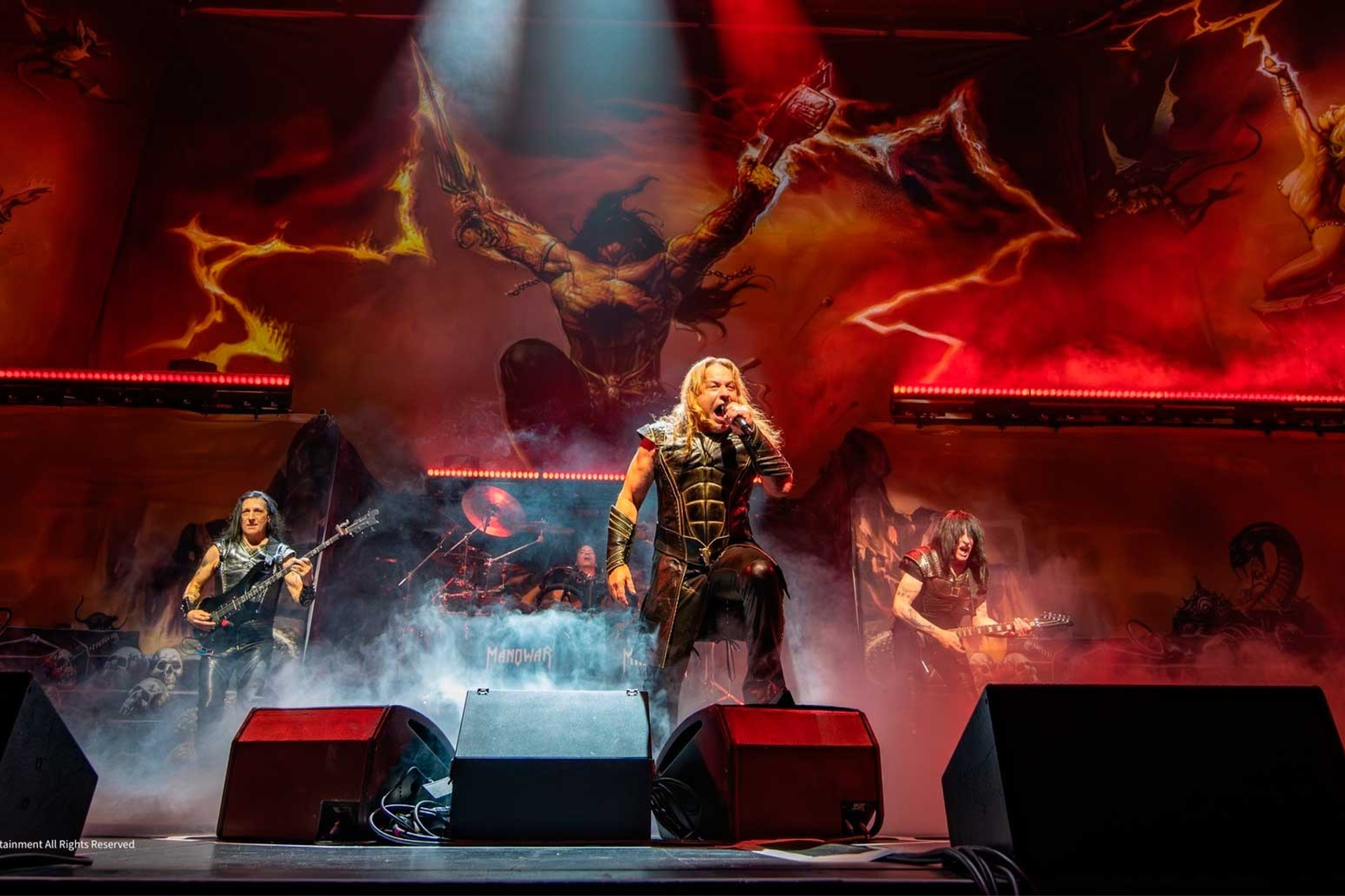 Sleep Token обвинили в нарушении авторских прав: фотограф заявила об использовании её снимка на официальном мерче без разрешения | FOTKAI