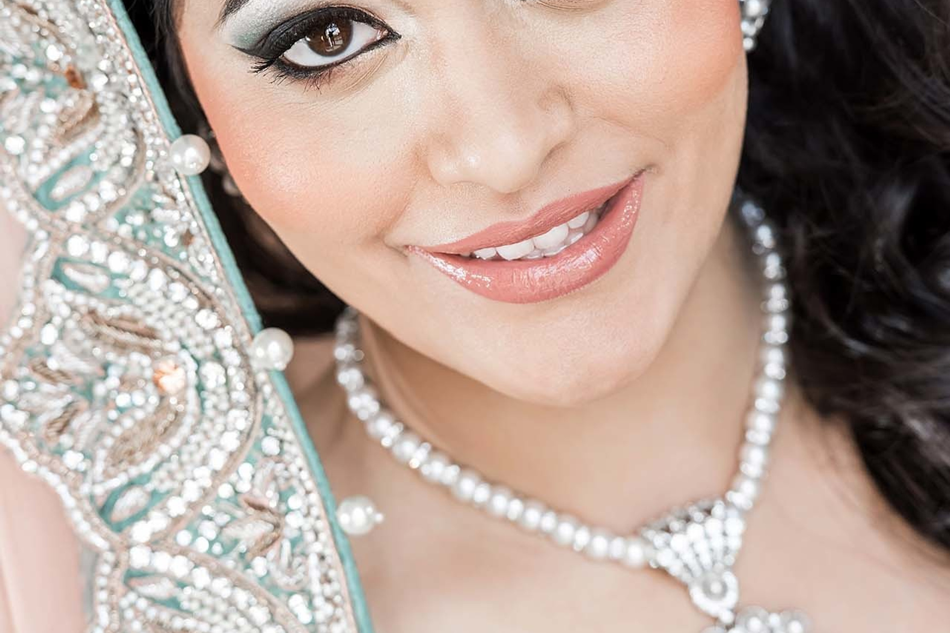 Wedding photographer Newland Manor,  Chalfont St Peter, UK bridal portrait Nikon D850