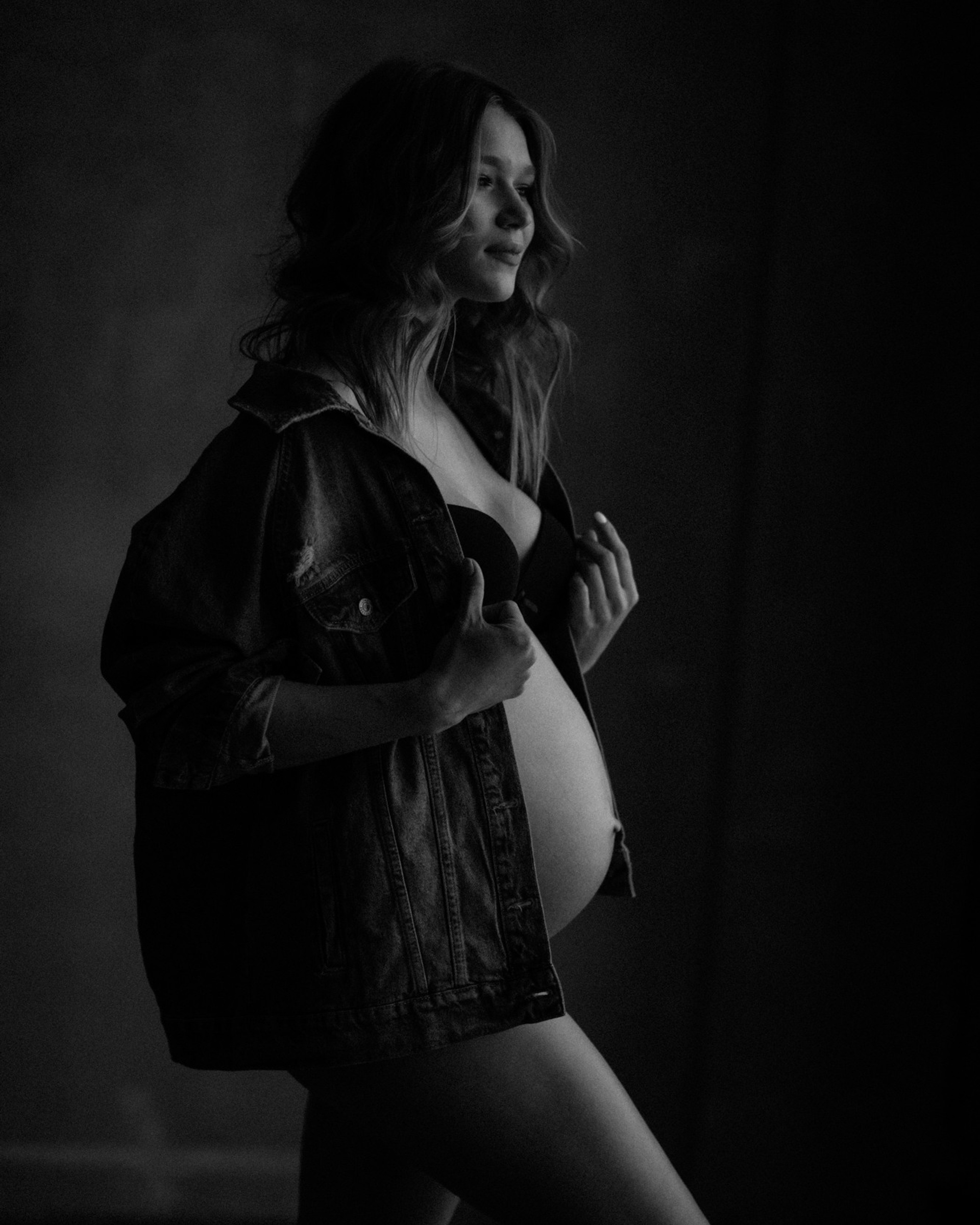 B&W pregnancy