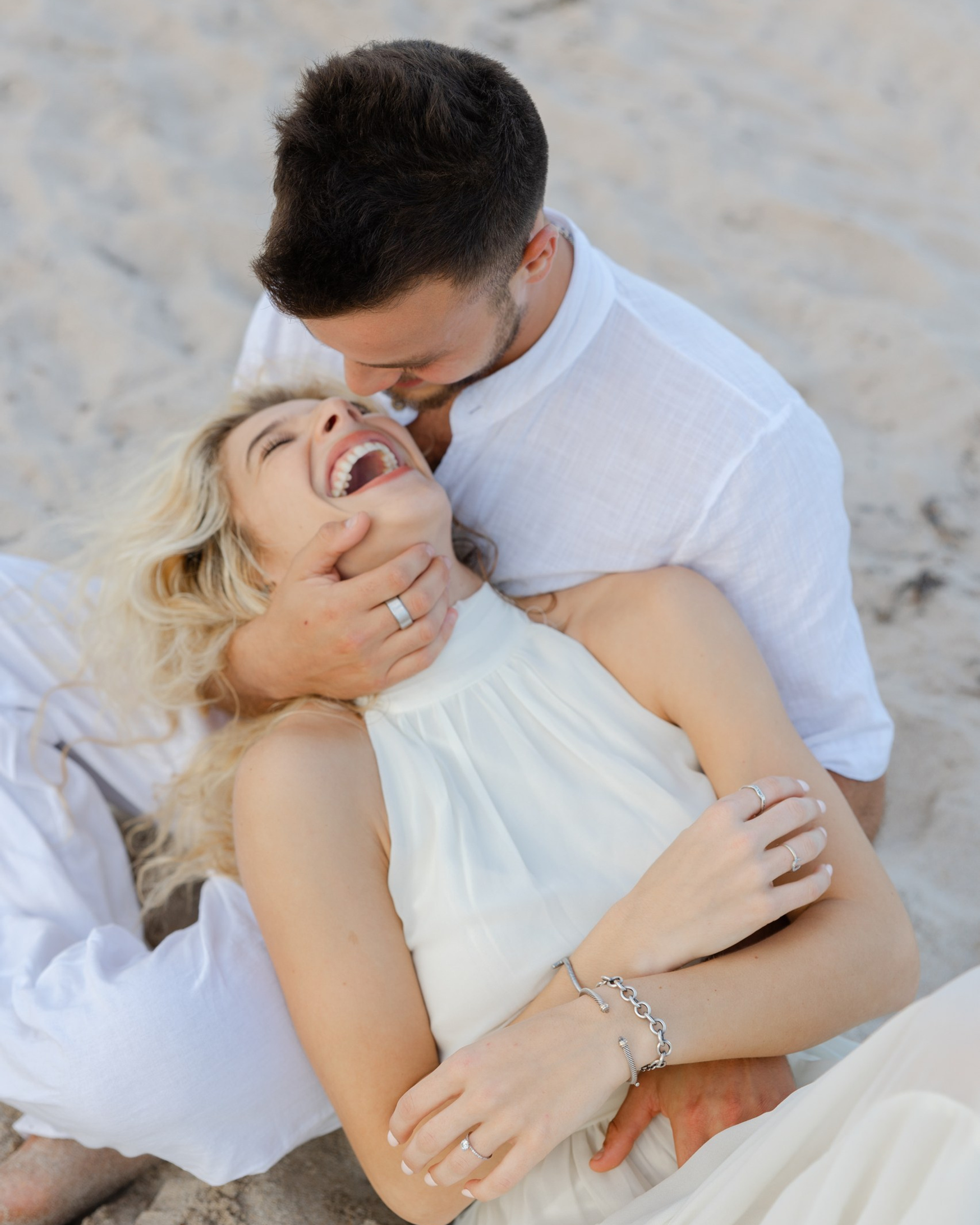 Sunset engagement on&nbsp;the beach