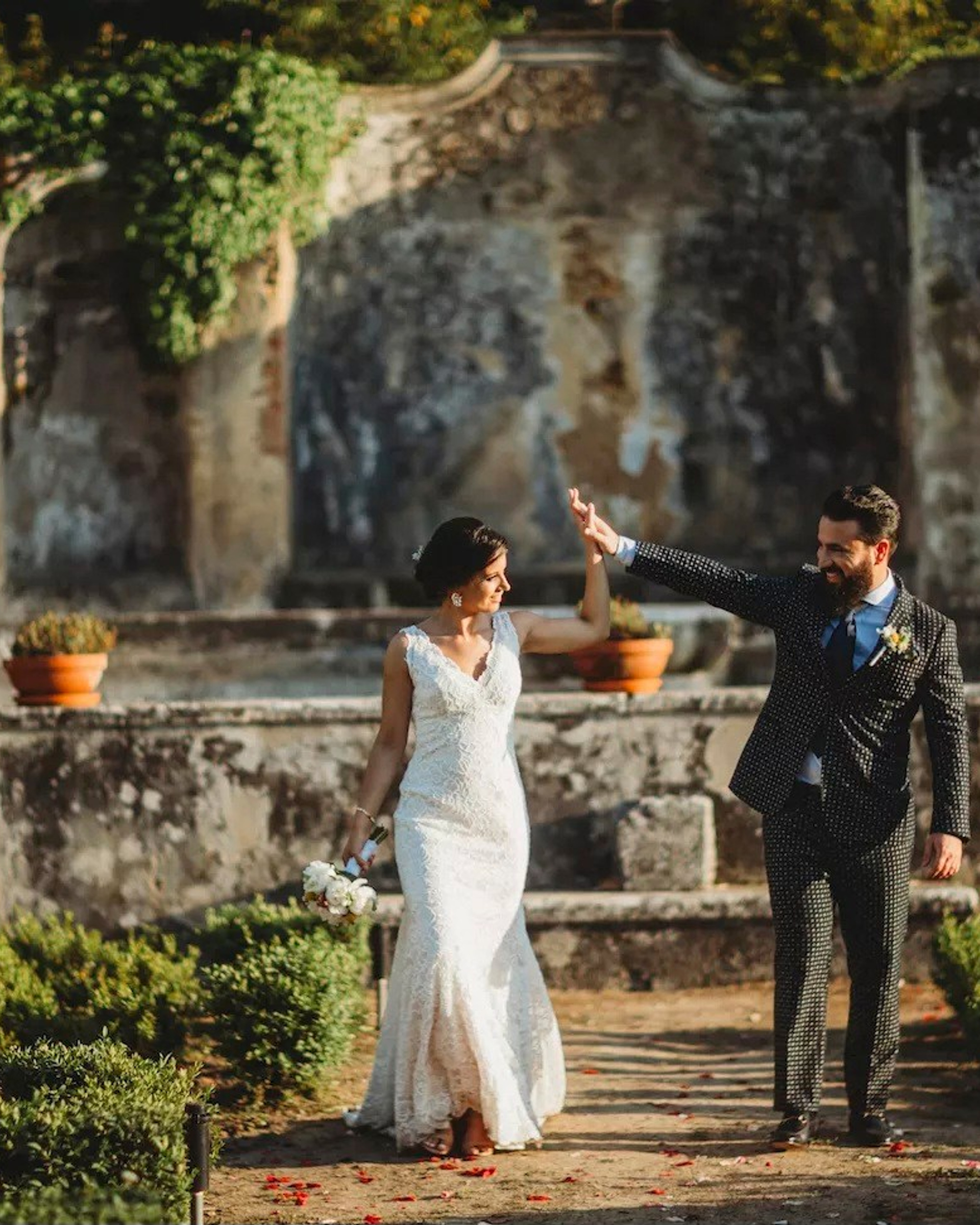 “Kiss, Drink, Dance, Repeat!