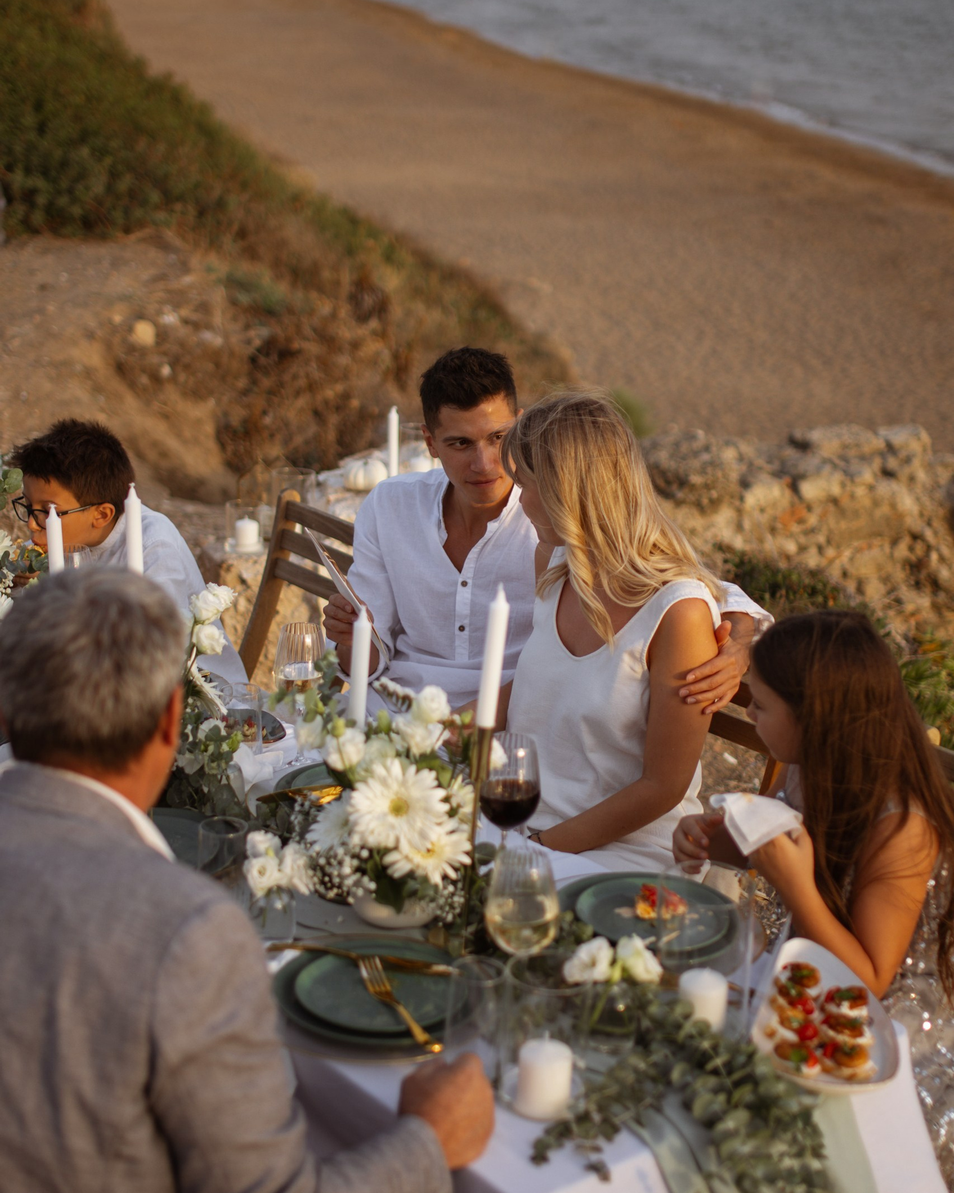 Семейная фотосессия на берегу моря