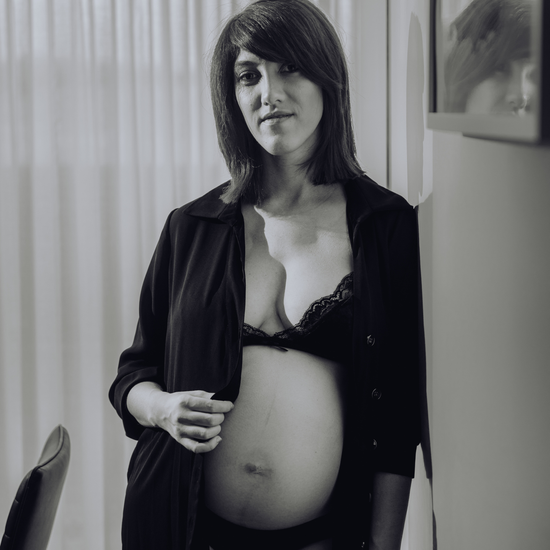 Maternity photoshoot at home. Photographer in Israel Luba Ternavskaya