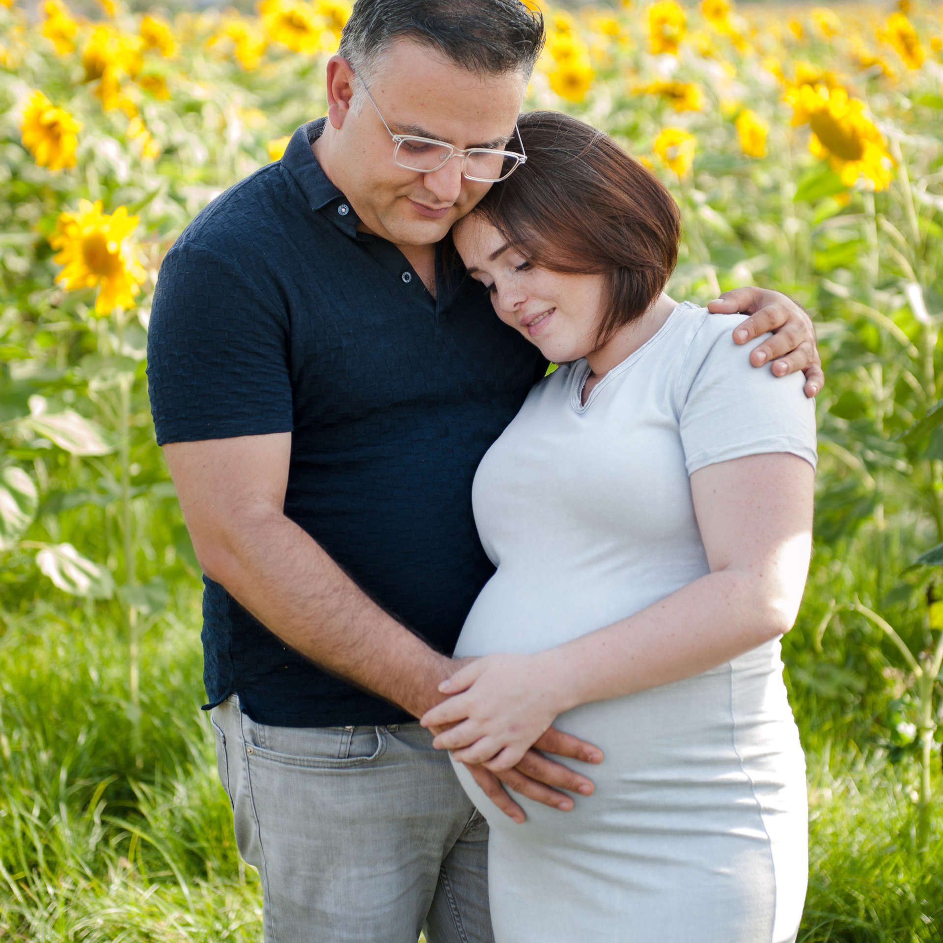 Outdoor maternity photoshoot. Photographer in Israel Luba Ternavskaya