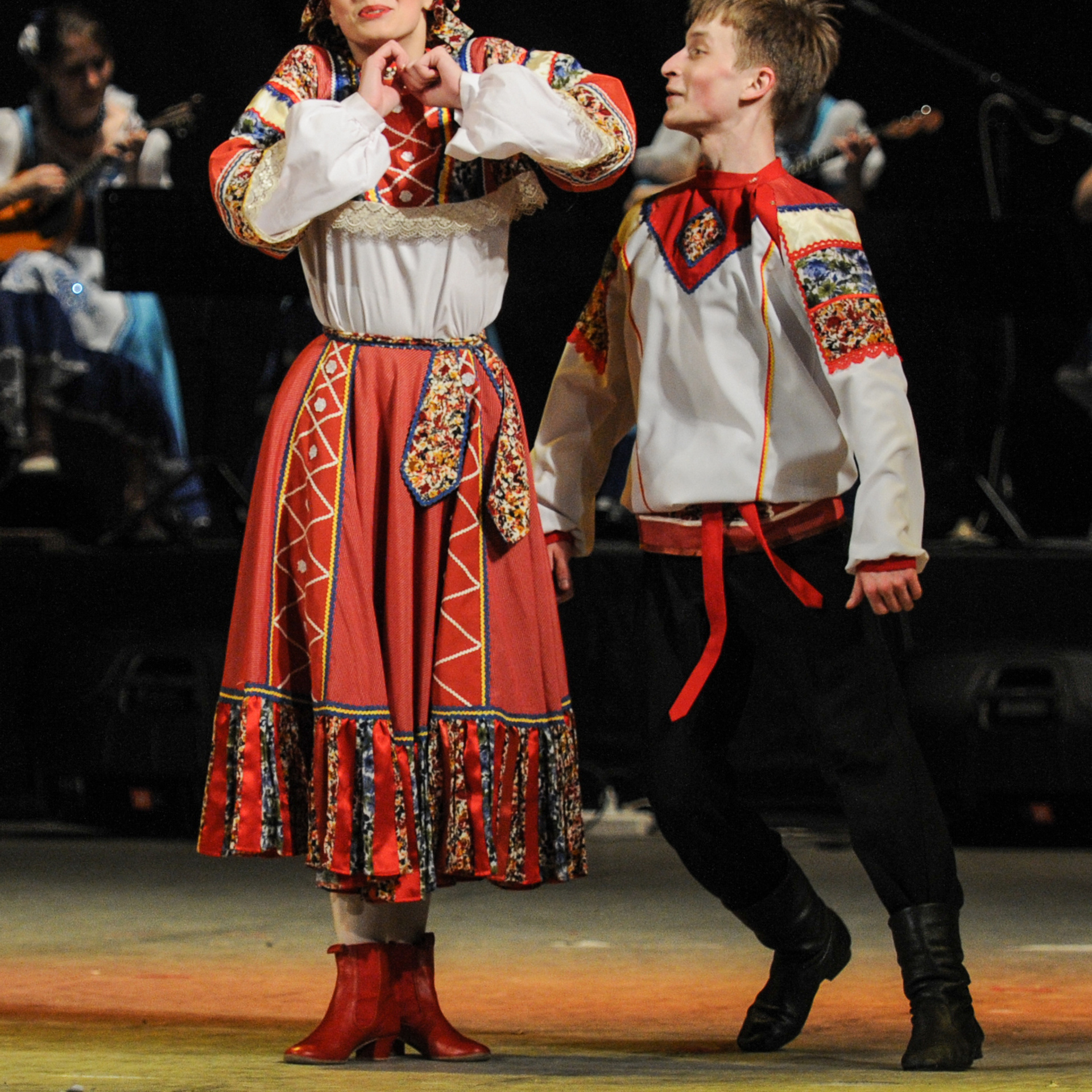 Concert of the folk group “Sunny Rainbow” in Russia. Photographer in Israel Luba Ternavskaya