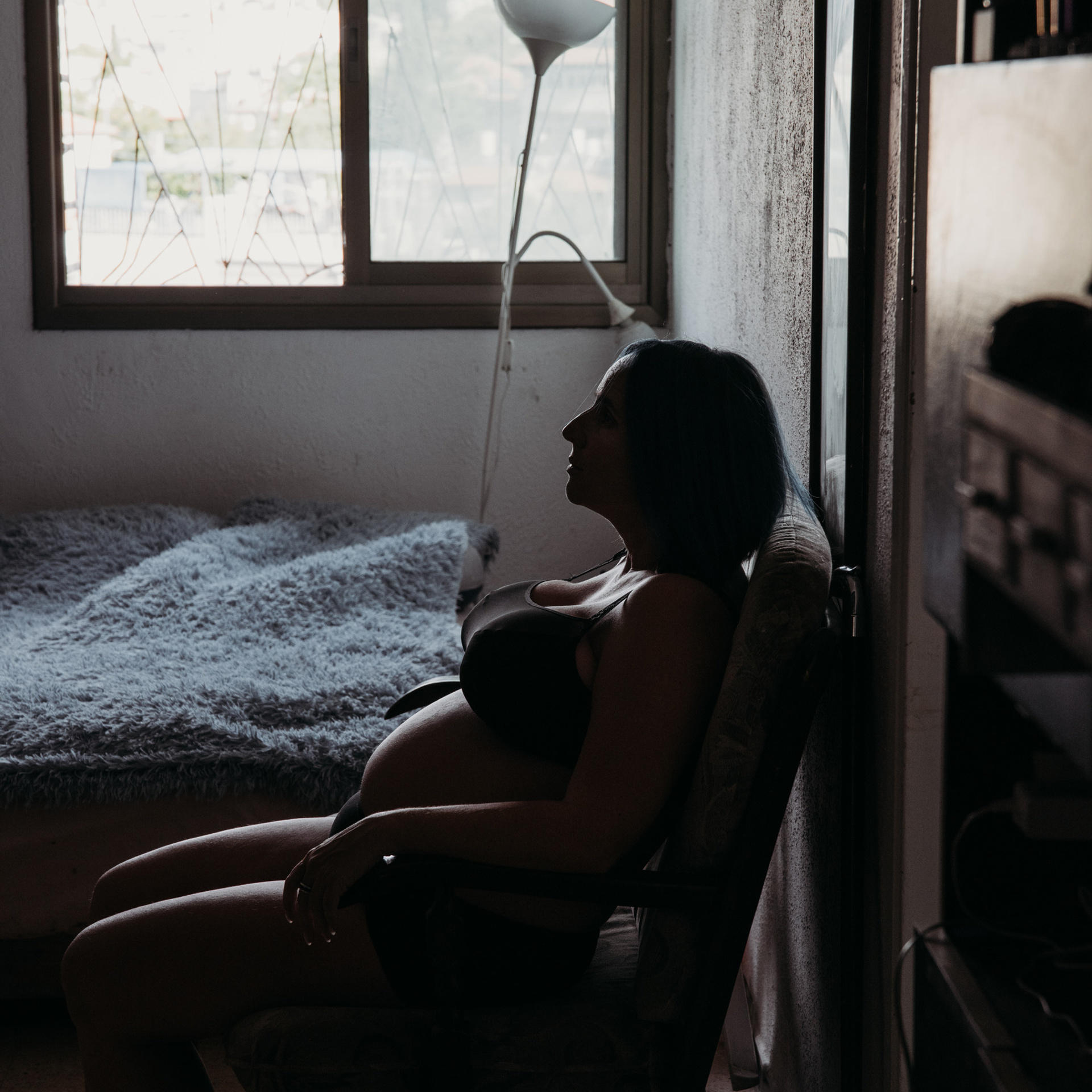 Maternity photoshoot at home. Photographer in Israel Luba Ternavskaya