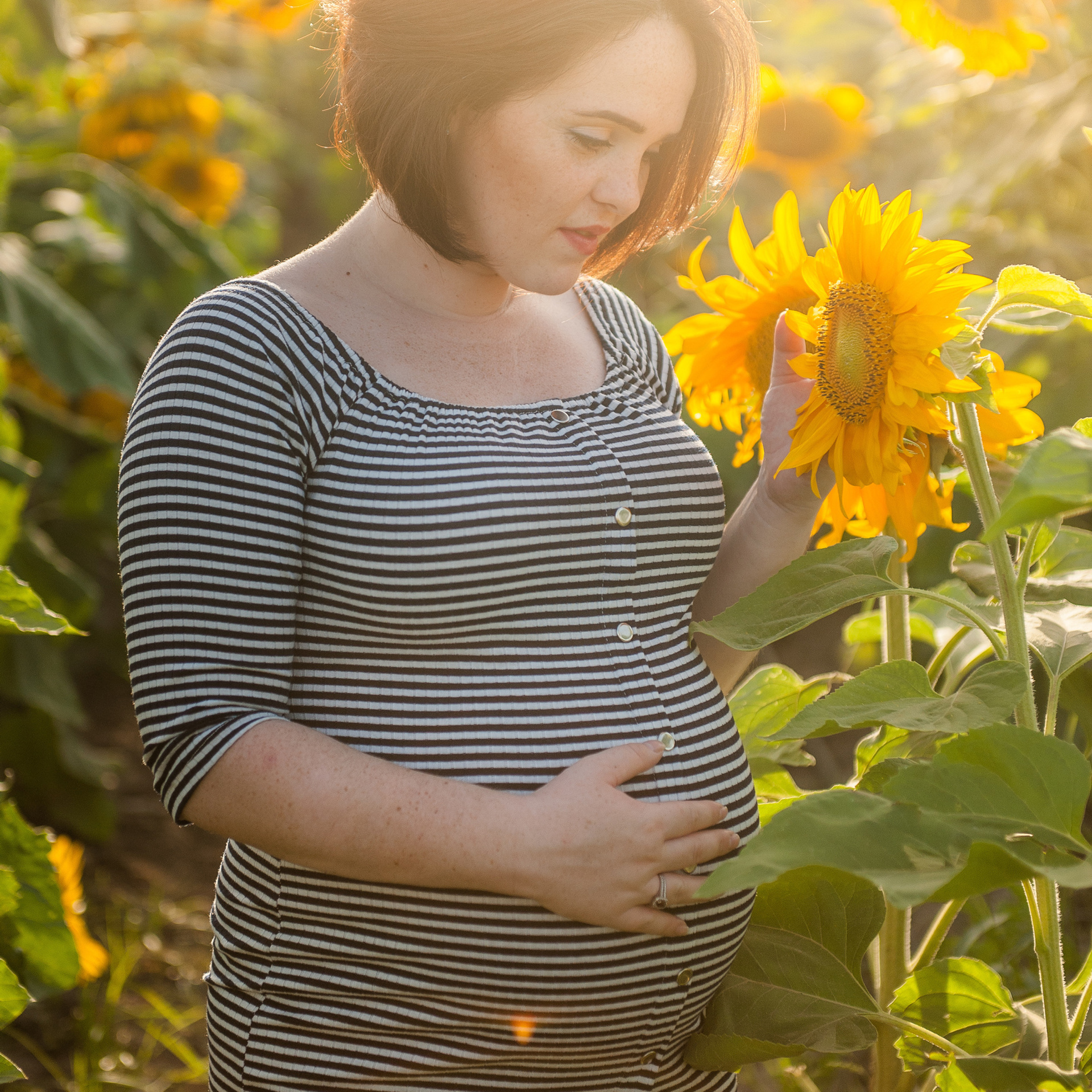 Outdoor maternity photoshoot. Photographer in Israel Luba Ternavskaya