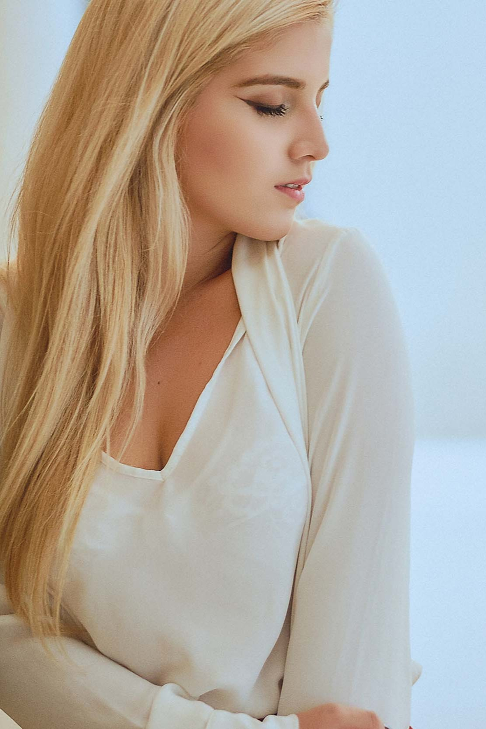 Testimonials. Helping women see themselves with confidence, authenticity and elegance