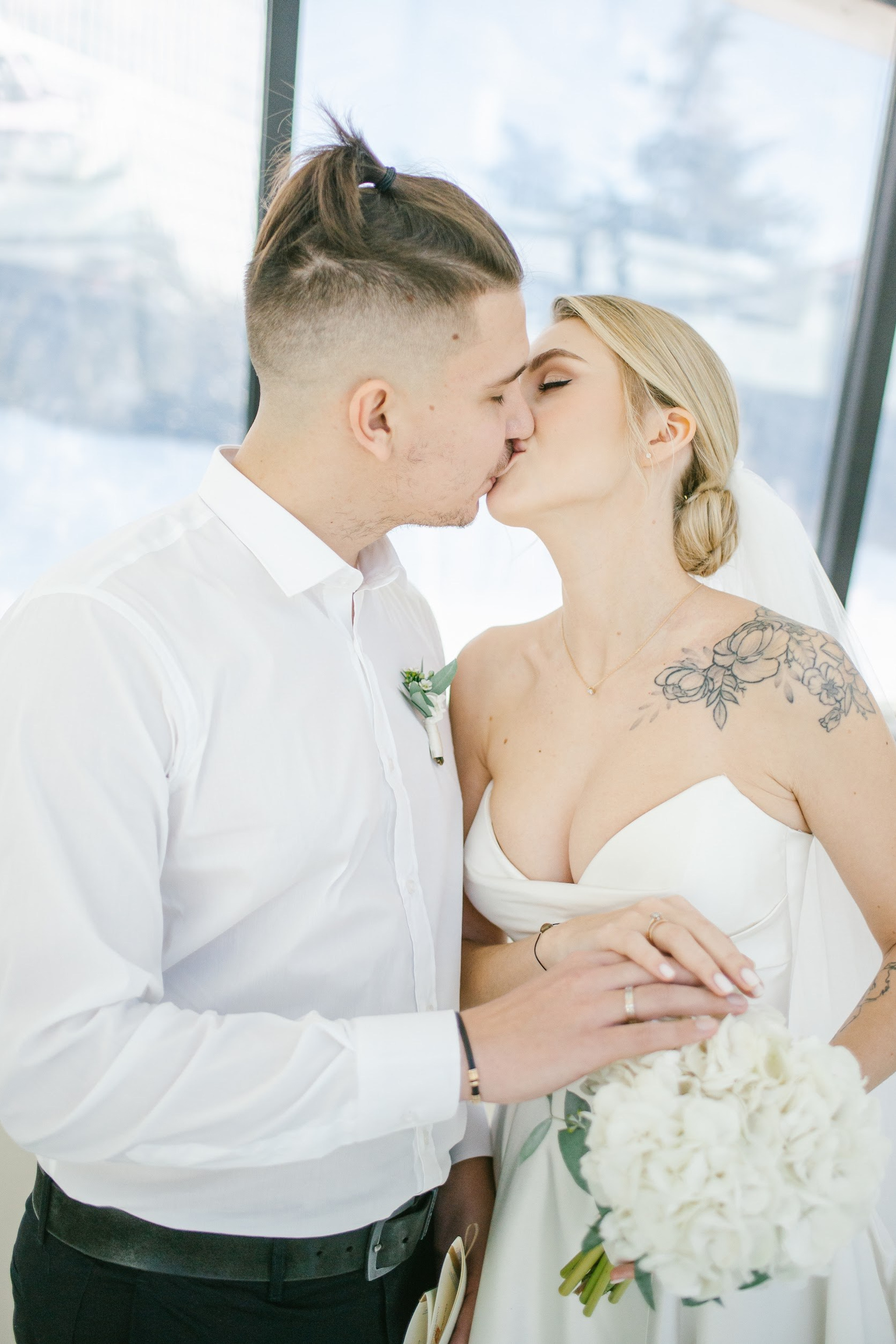 Wedding in Batumi for foreigners — Papers in 9 hours, Ceremony and Photographer. Арт Ивент Студио — Самое рейтинговое свадебное агентство в Грузии