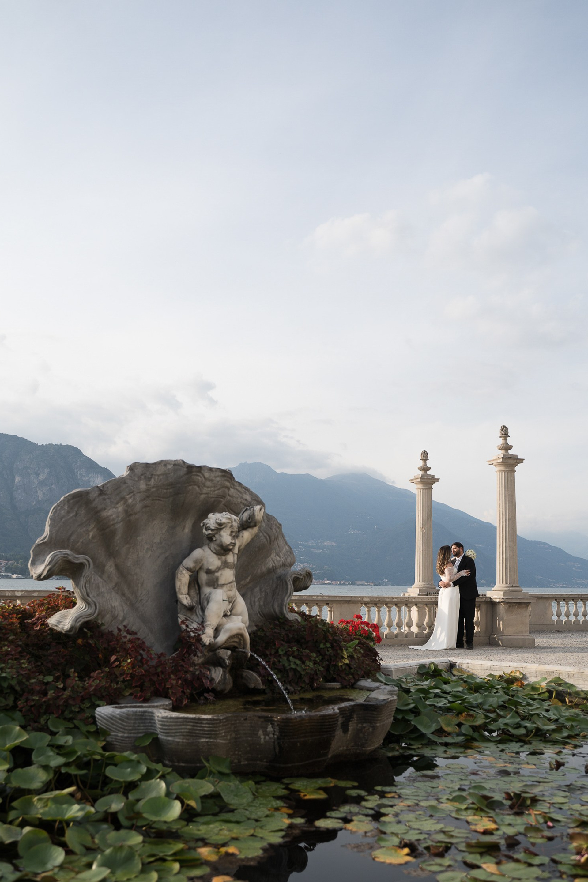 Elopement in Lake Como. Intimate wedding photoshoot in Bellagio. Romantic wedding photoshoot in villa Melzi.