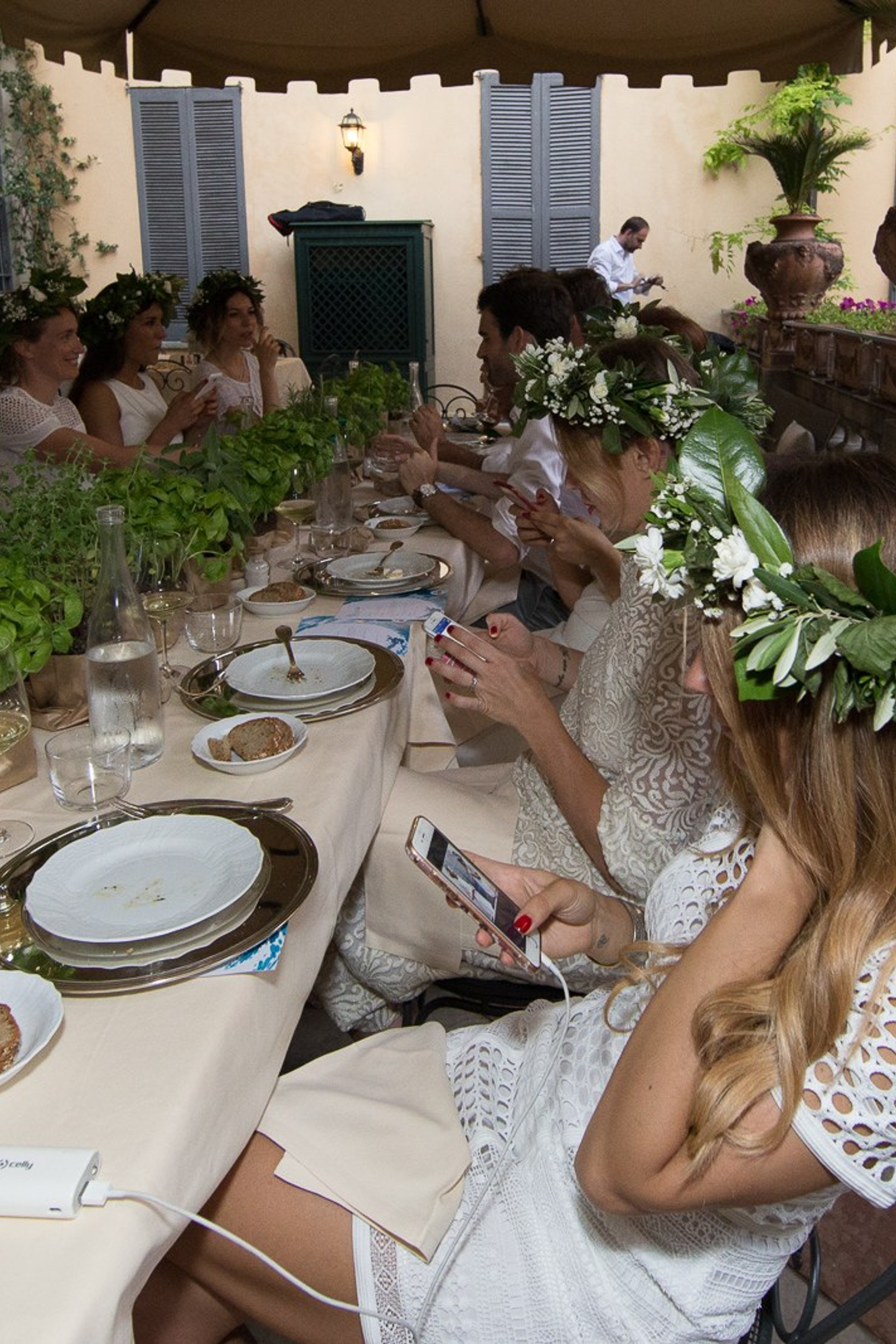 Lancio Bouquet con Nastri Matrimonio — Emme Studios. Fotografa di matrimonio a Milano e in Lombardia. Racconto matrimoni con uno stile naturale, elegante e senza pose forzate