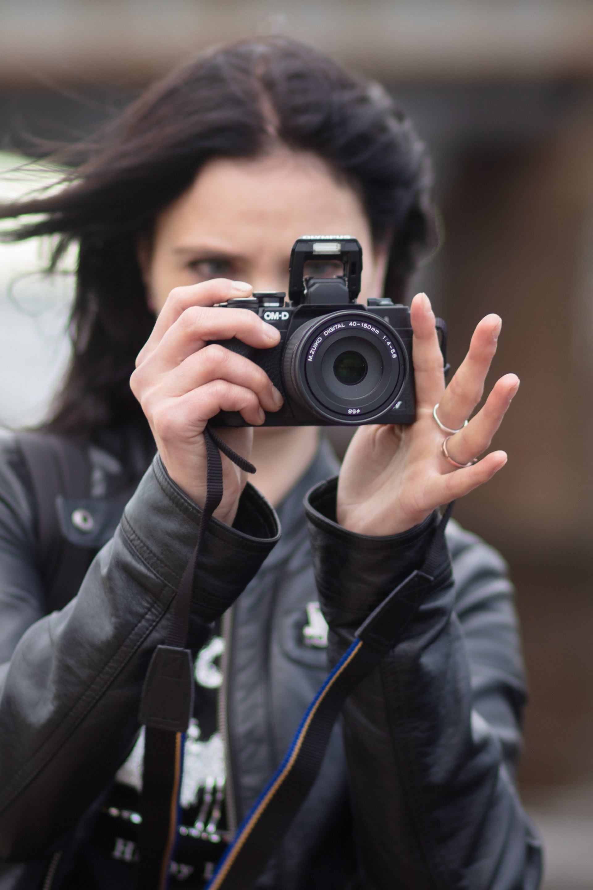 Бір бөлмеде ер адам мен қыз