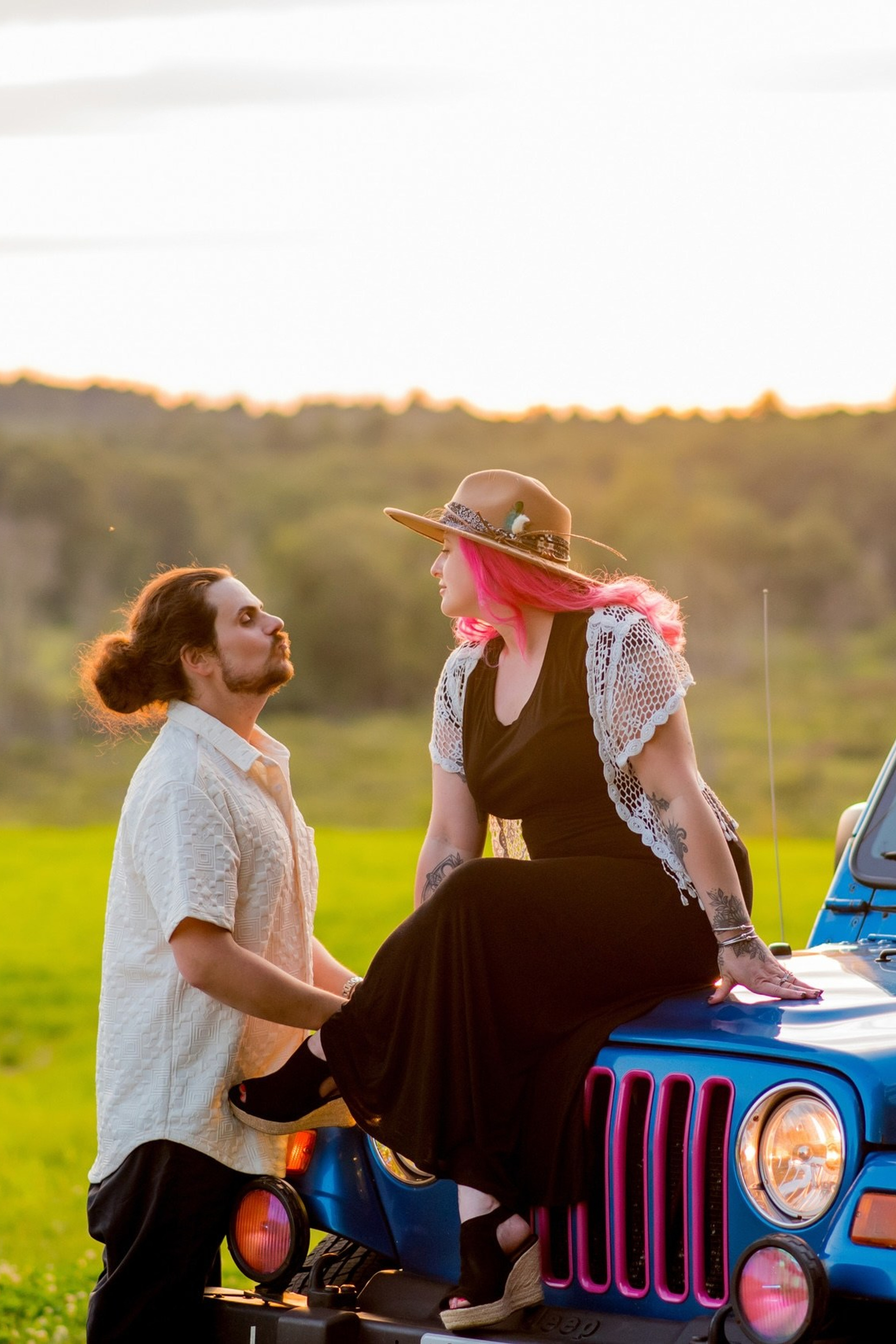 A&nbsp;blue Jeep, a&nbsp;Sunset, and a&nbsp;Love Story: Amanda & Sam’s Engagement Session in&nbsp;Medfield, MA