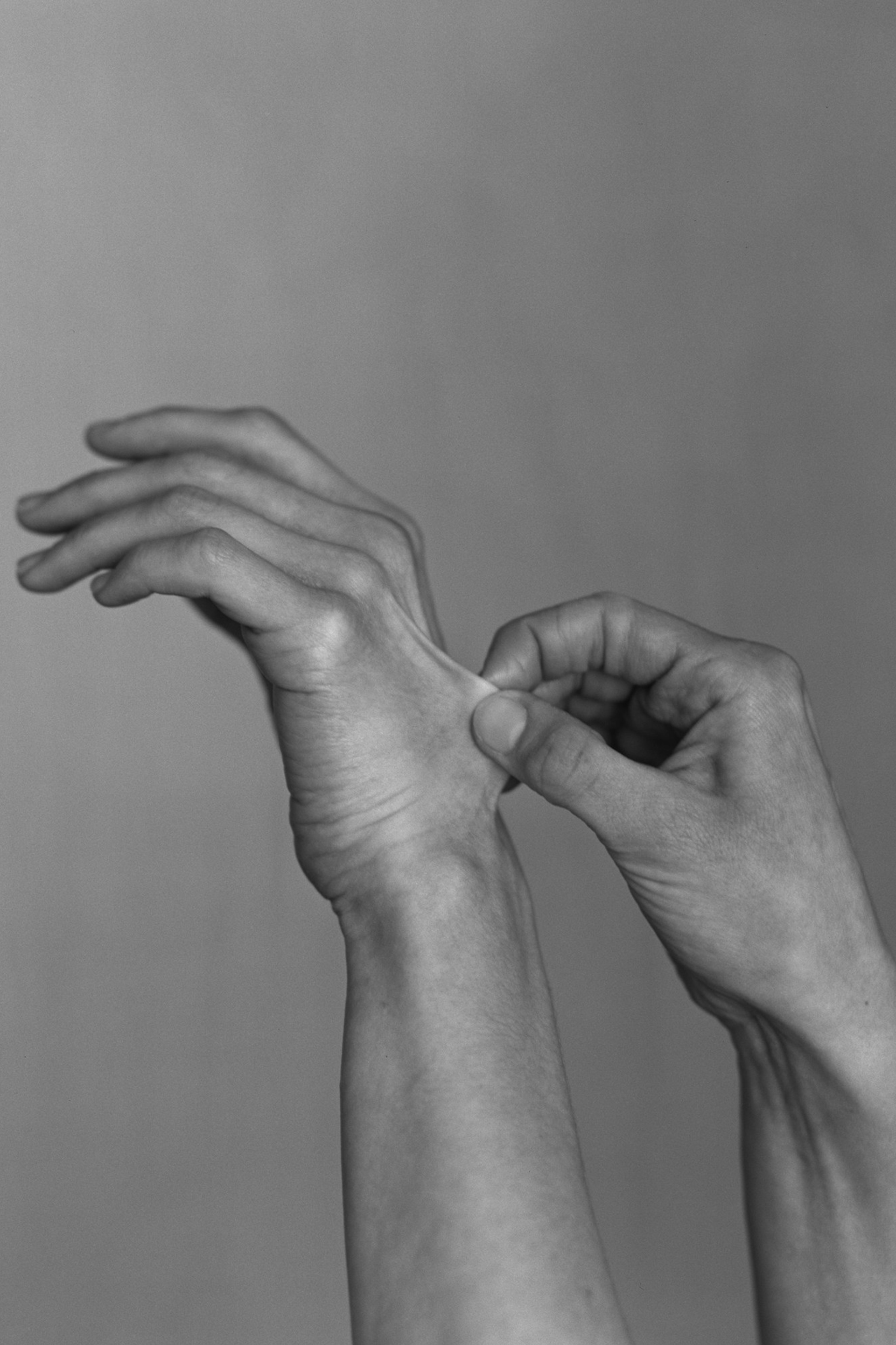 Hands | Black & White 4×5 Photography | Igor Mokhovyk