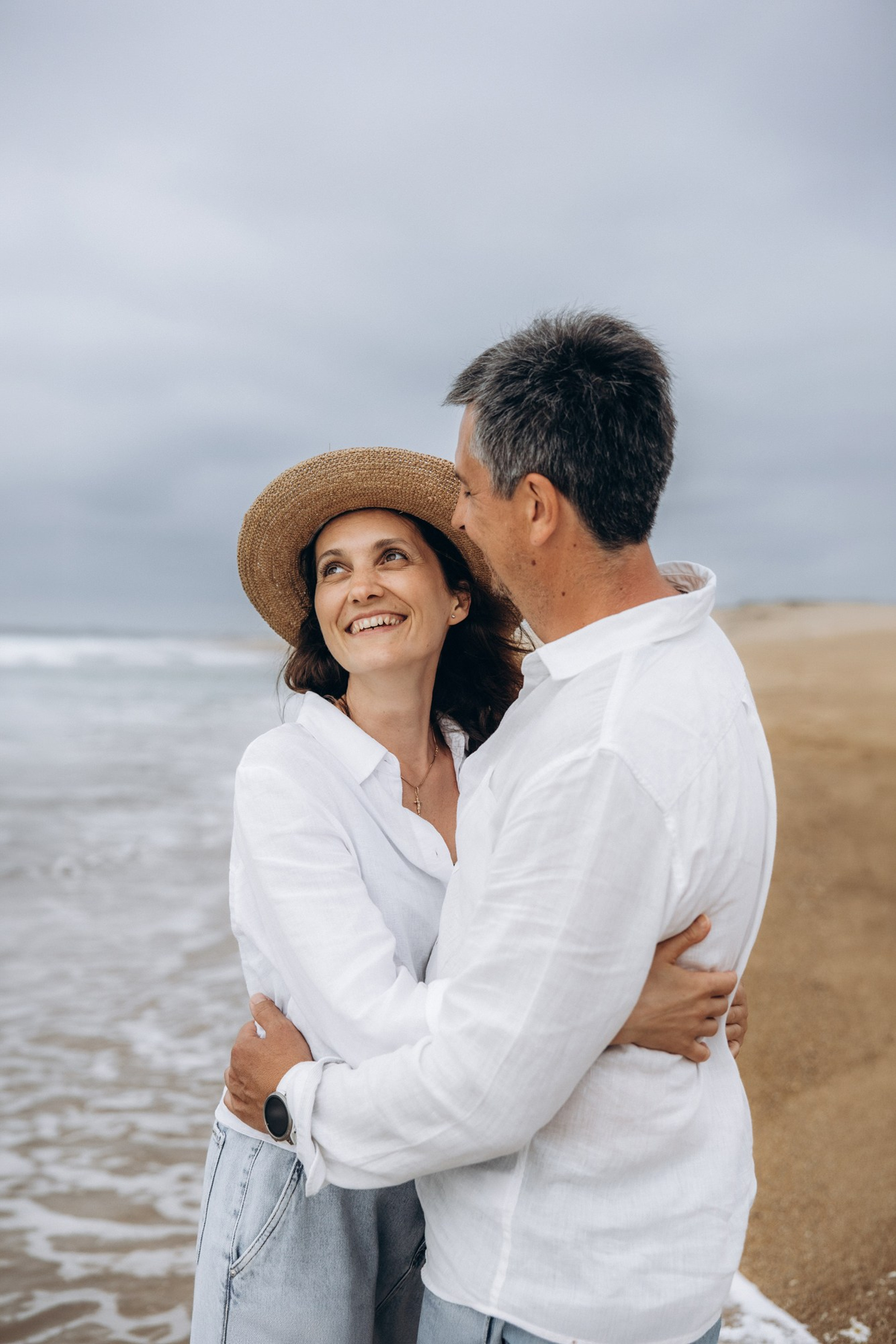 Family photo session in Foret de Bouconne. Eugénie Smirnova — Wedding & Elopement Photographer in Southwest France