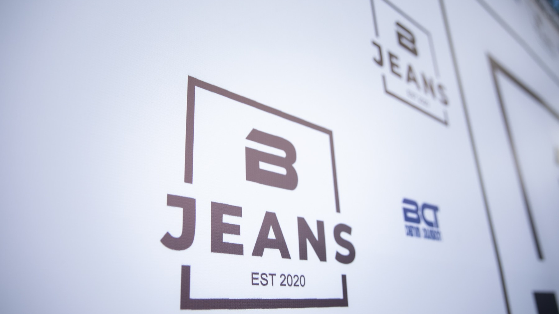 Открытие B-JEANS