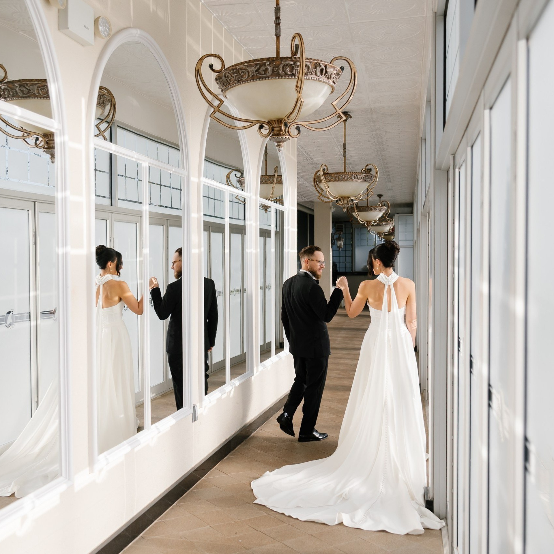 Mr. & Mrs. Burton. Wedding Photo & Video