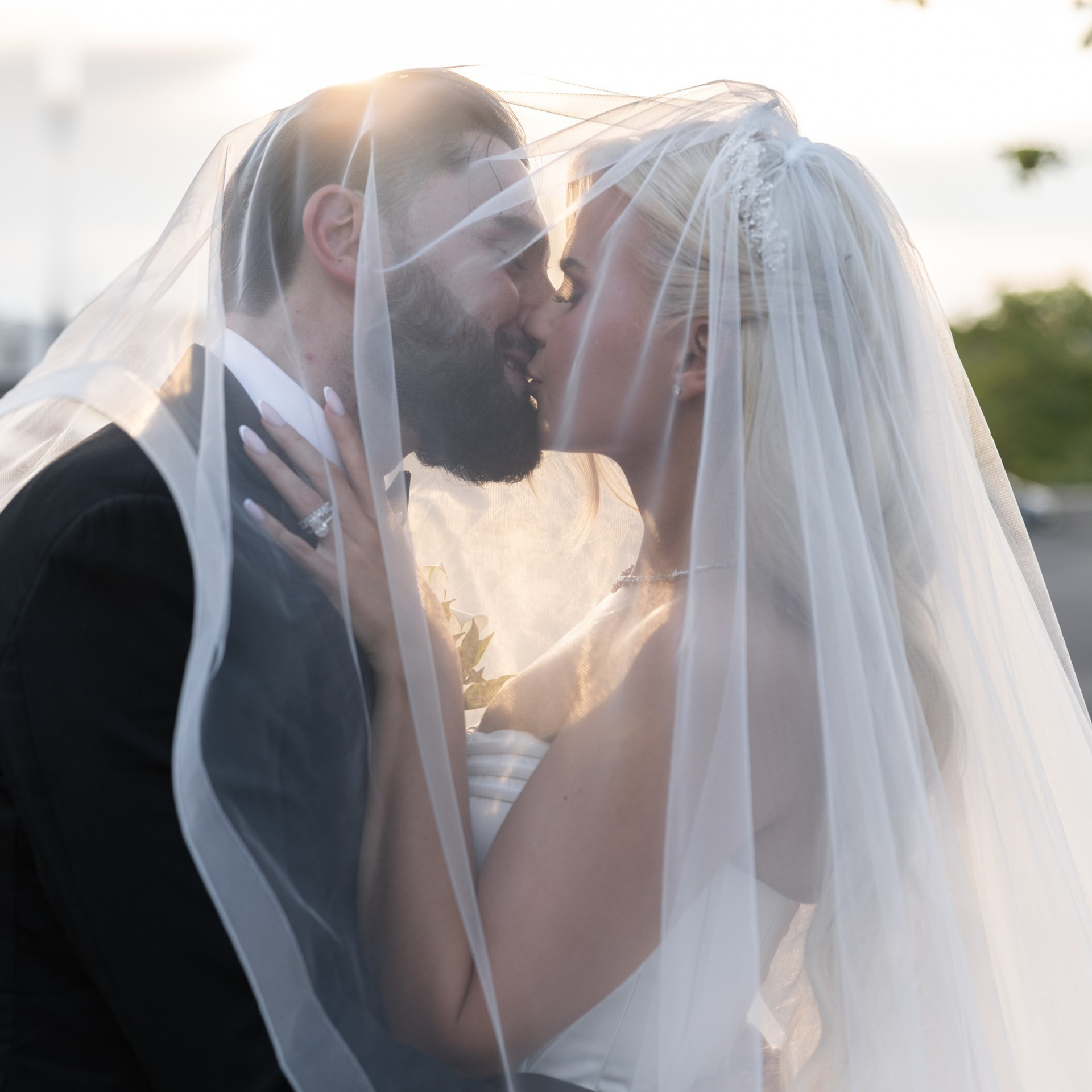 Mr. & Mrs. Burton. Wedding Photo & Video