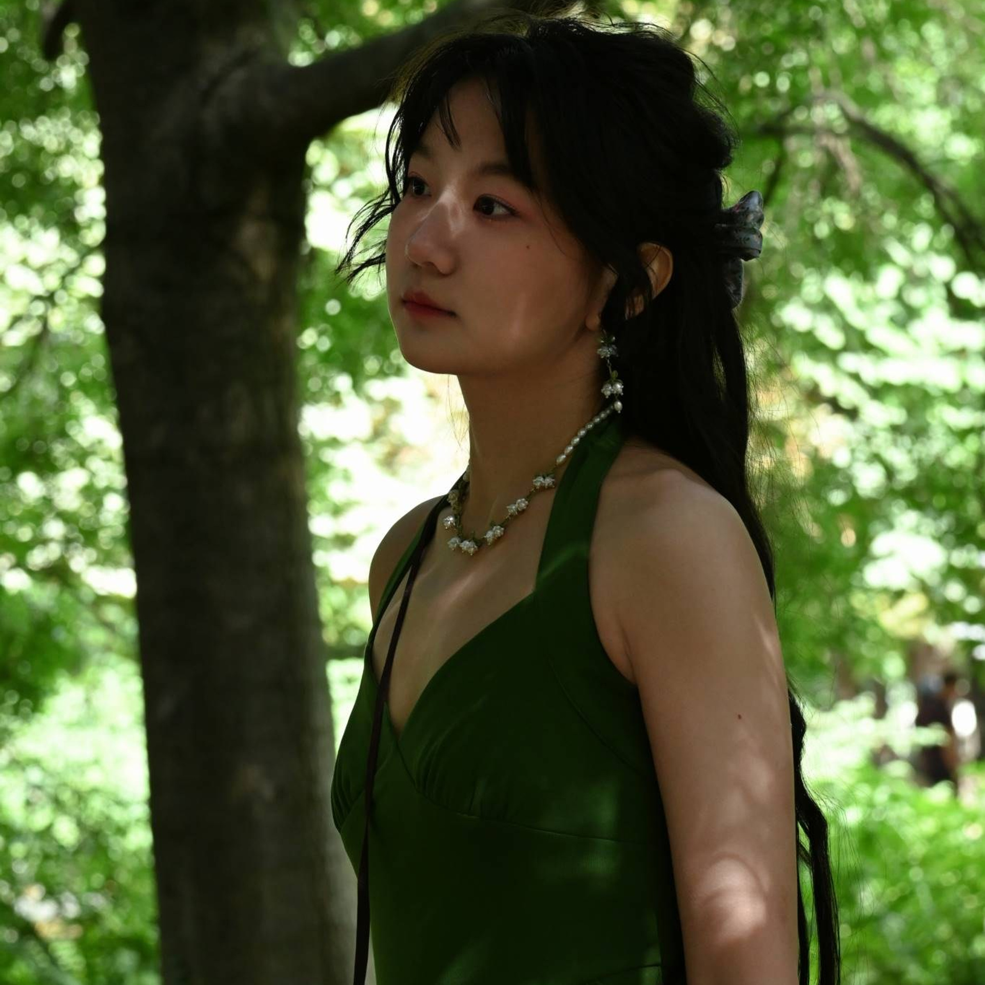 AmongLeavesAndLight. Lifestyle & Travel Portrait photography in Paris Shyl