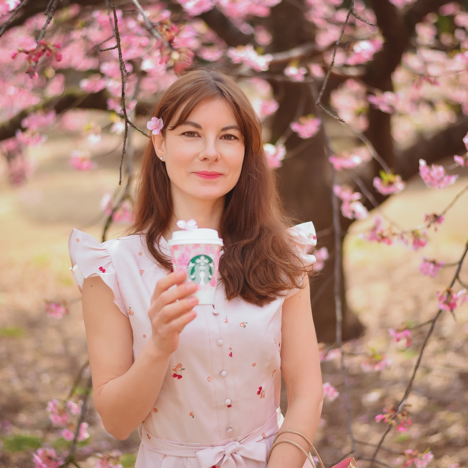 Review. Photographer in Tokyo, Japan