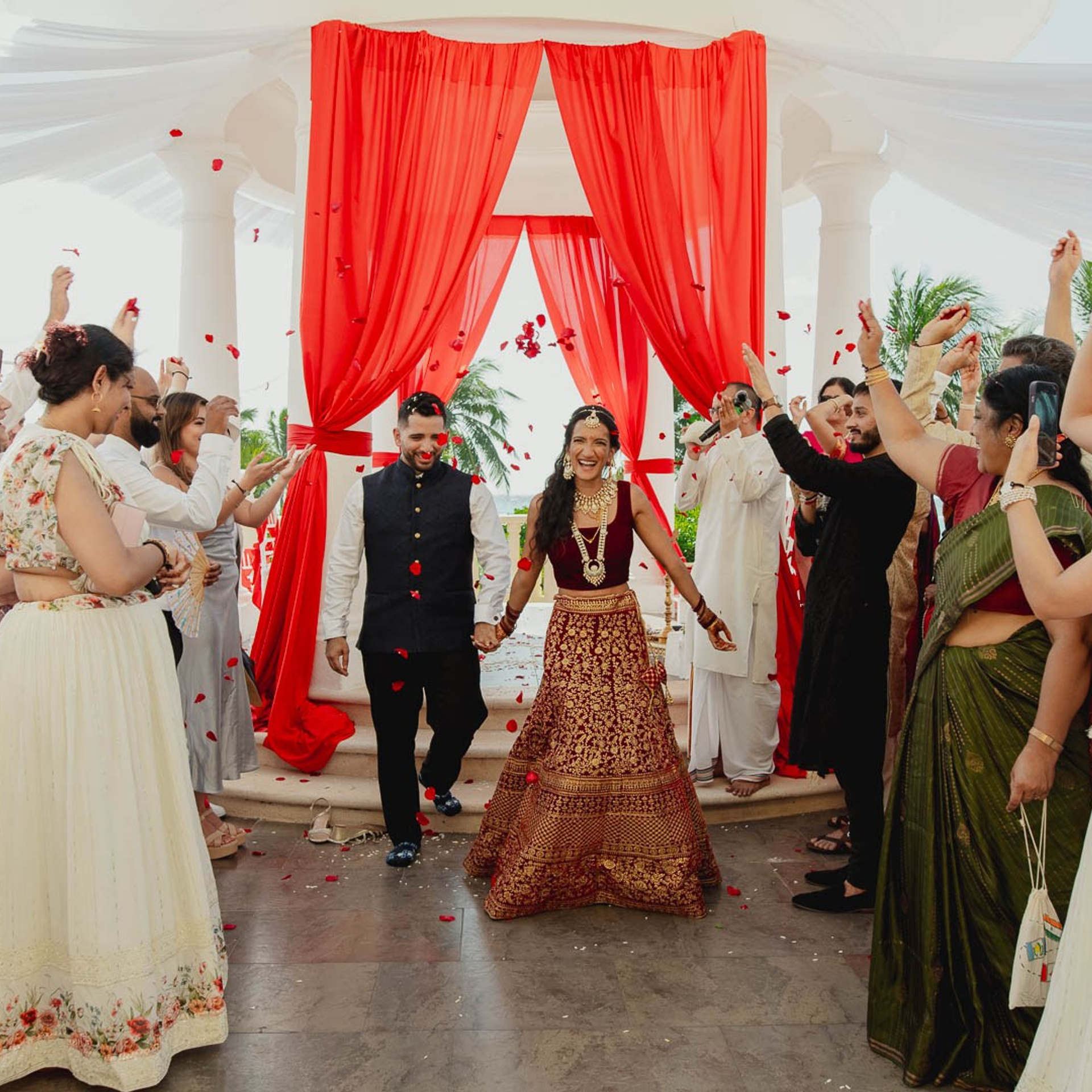 Sneak Peeks. Destination wedding photographer based in Cancun and Riviera Maya with service worldwide