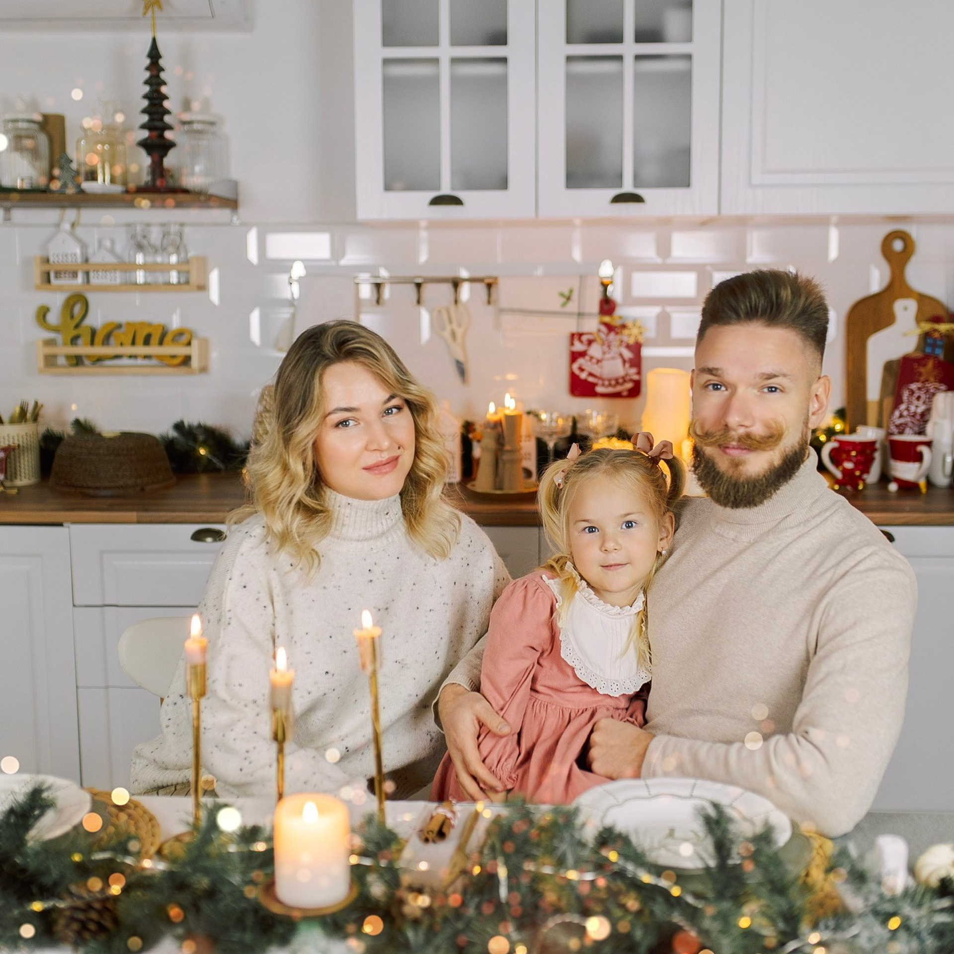 New Year’s family photo shoot…. Alsu Develi, Photographer in Turkey, Alanya, Side, Belek, Antalya, Kemer, Turkiye. Photoshooting in Alanya. Photosession in Belek, Side