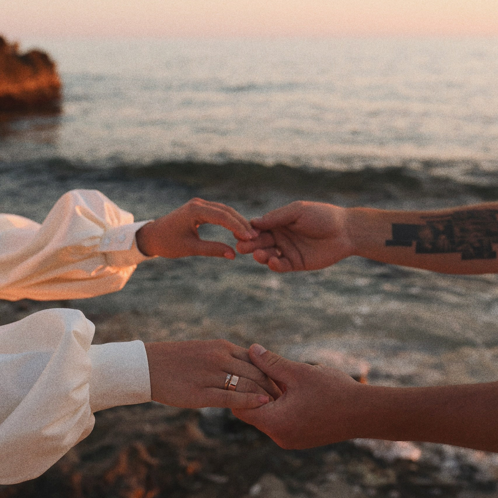 Sunset.Beach. Love story on Cleopatra beach at sunset. Alanya. Alsu Develi, Photographer in Turkey, Alanya, Side, Belek, Antalya, Kemer, Turkiye. Photoshooting in Alanya. Photosession in Belek, Side