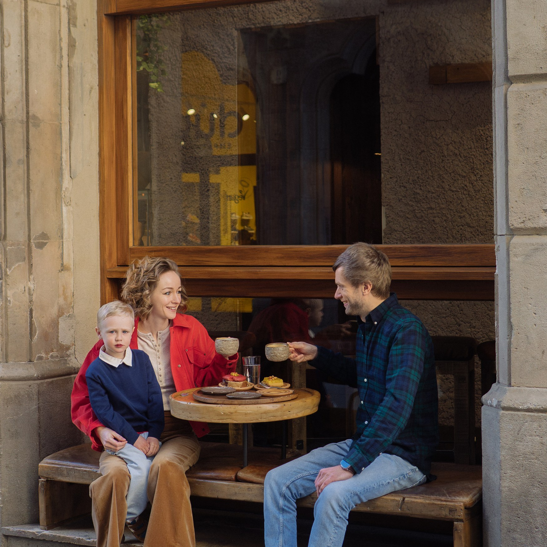 Family Photoshoot in the Gothic Quarter
