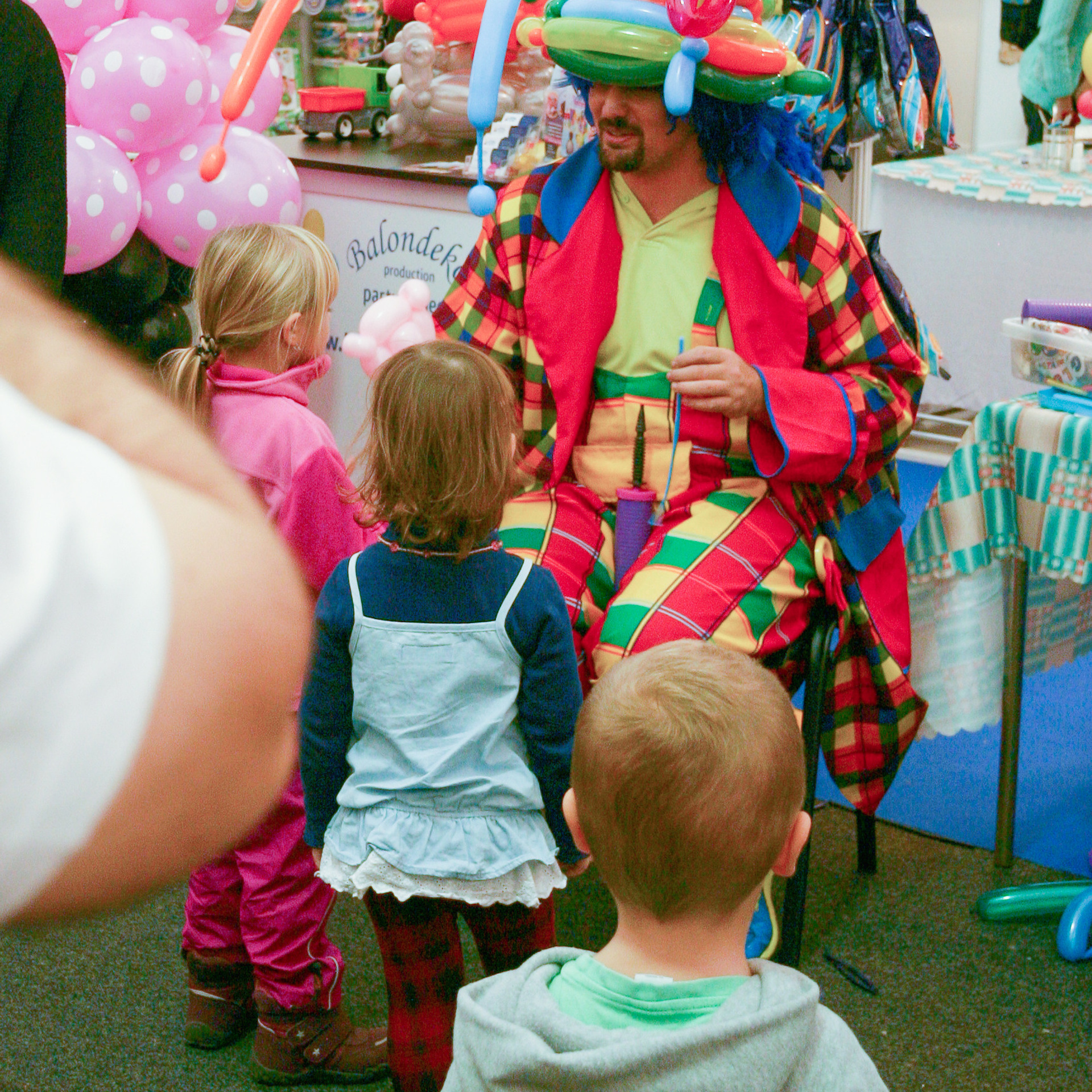 2014. Kiki-Niki-Cha! Learn, play, and discover with us!