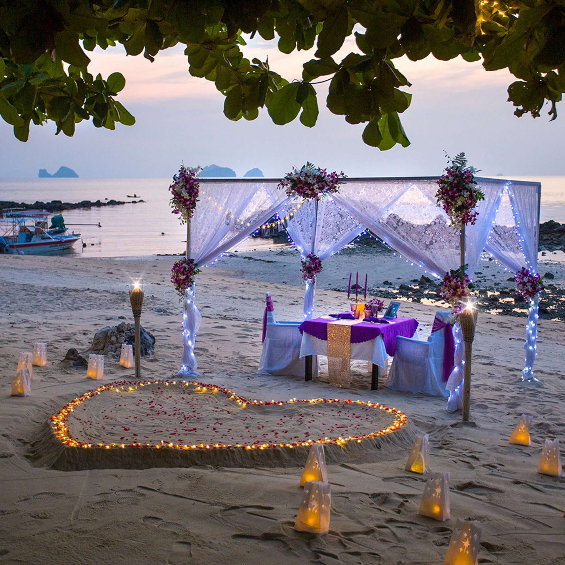 Photo. Romantic proposal on Koh Samui, Thailand
