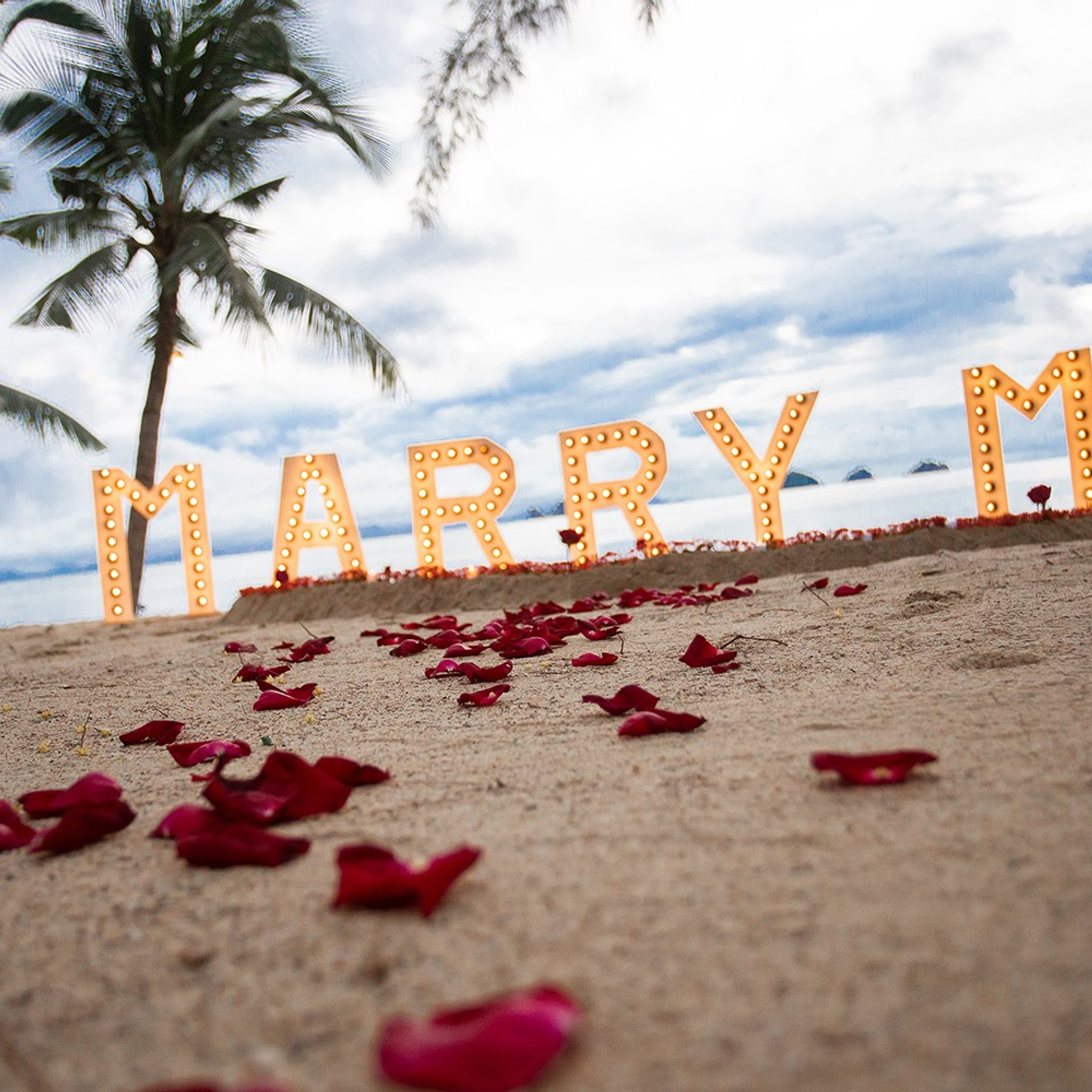 Photo. Romantic proposal on Koh Samui, Thailand